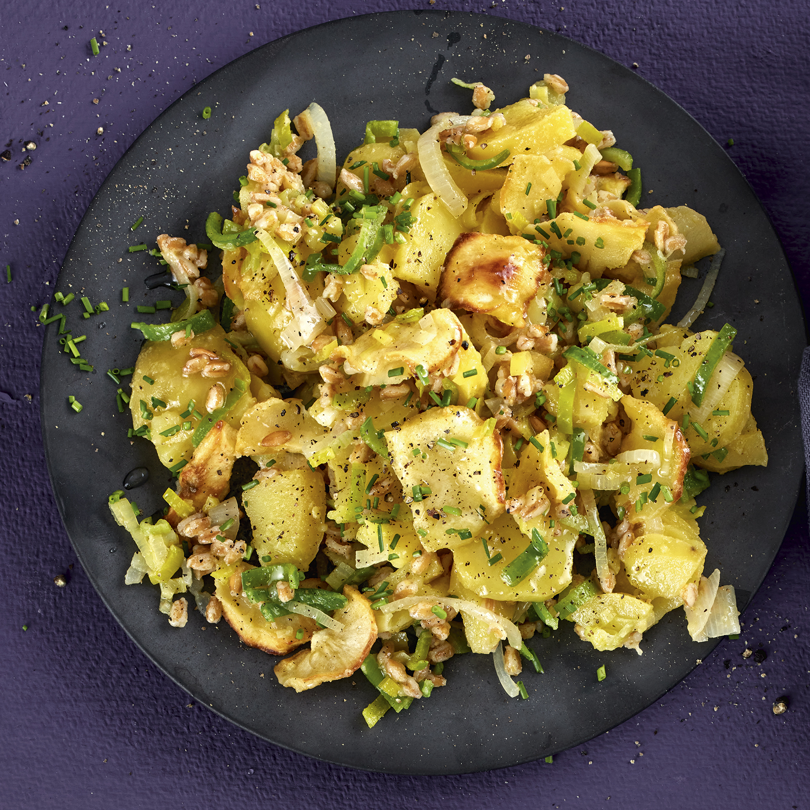 5 23 Lauwarmer Pastinaken Kartoffelsalat Mit Dinkel Und Lauch 1600x1600px