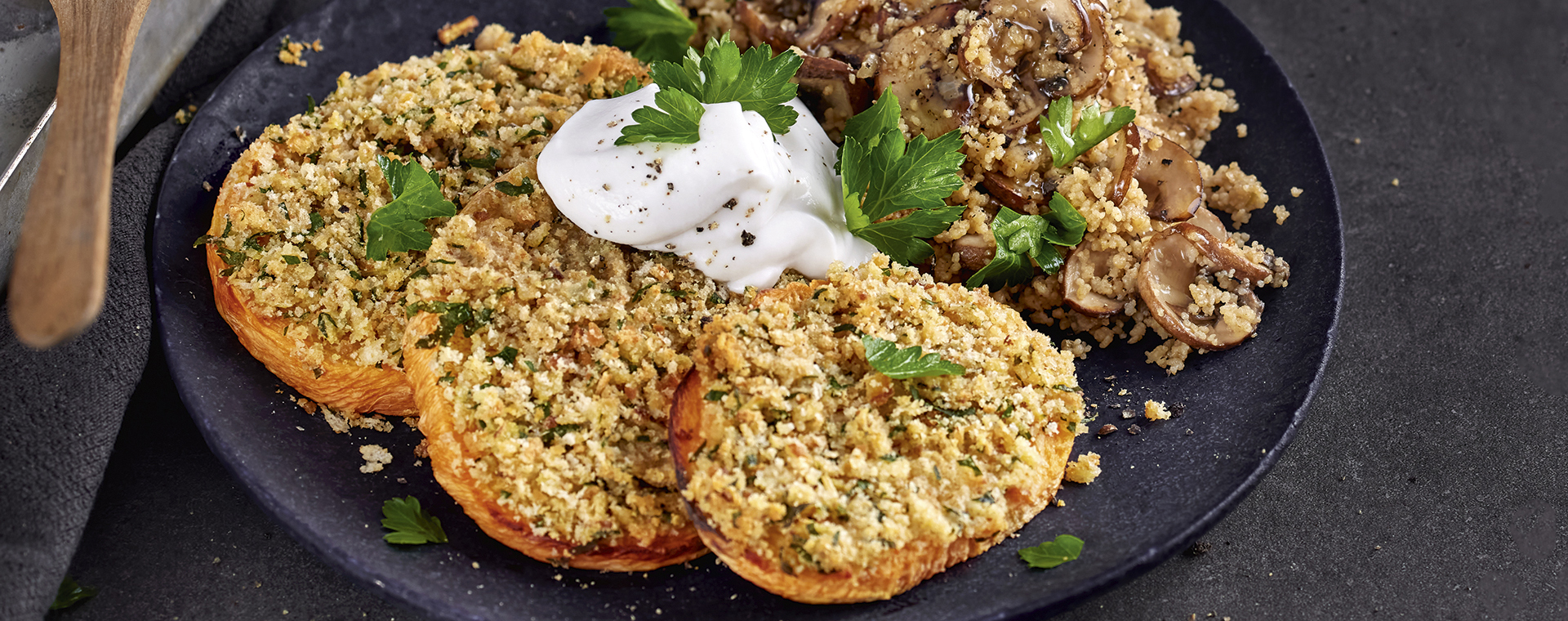 5 23 Steckrueben Bordelaise Mit Champignon Couscous 1920x760px