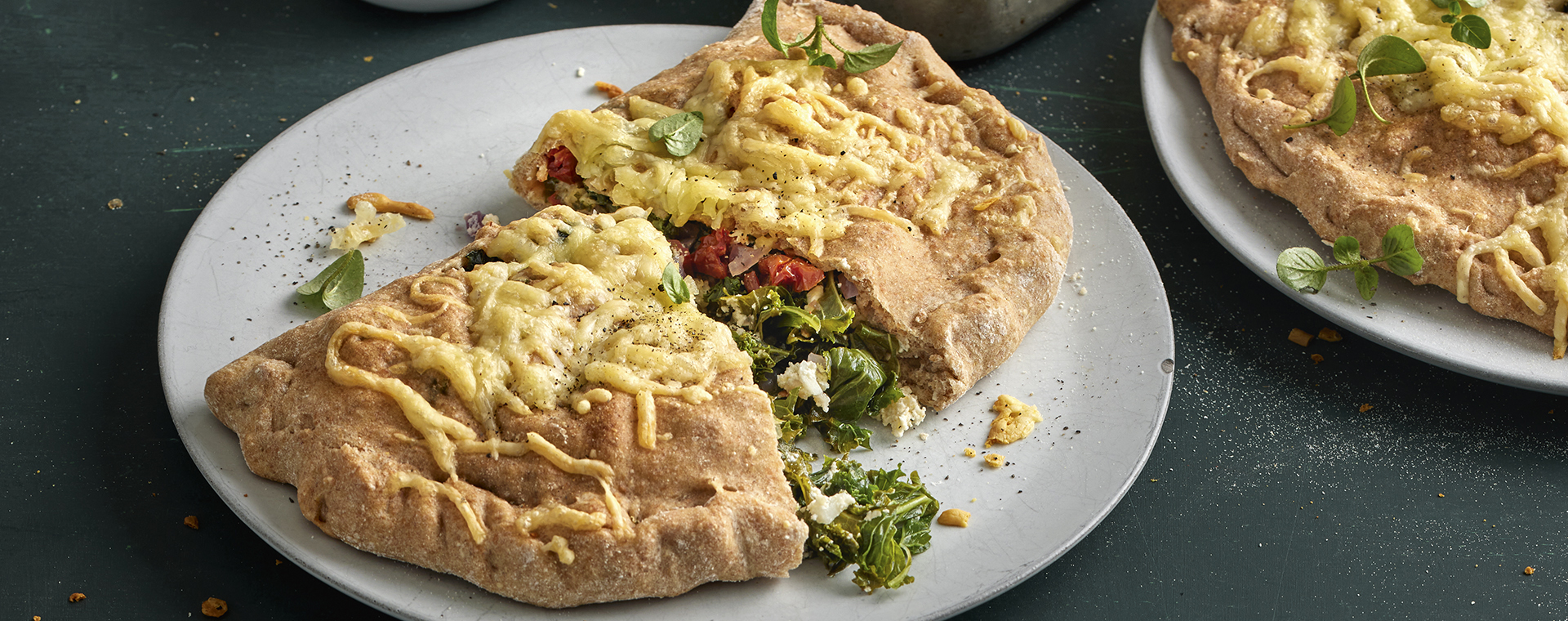 6 23 Calzone Mit Wuerziger Gr%C3%BCnkohlfuellung 1920x760px