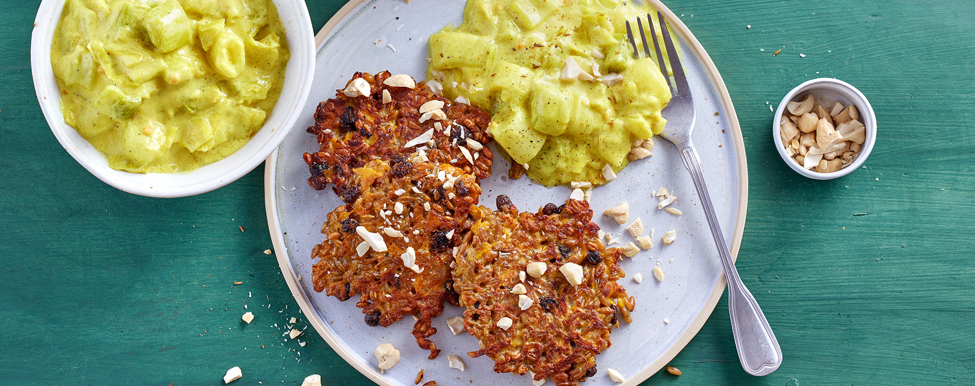 6 23 Gruenkern Rosinen Bratlinge Mit Cremigem Lauch Curry Gemuese 1920x760px