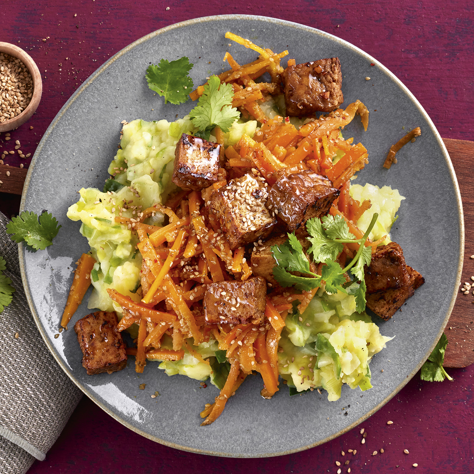 6 23 Kartoffel Lauch Stampf Mit Sesam Moehren Und Tofu 1600x1600px