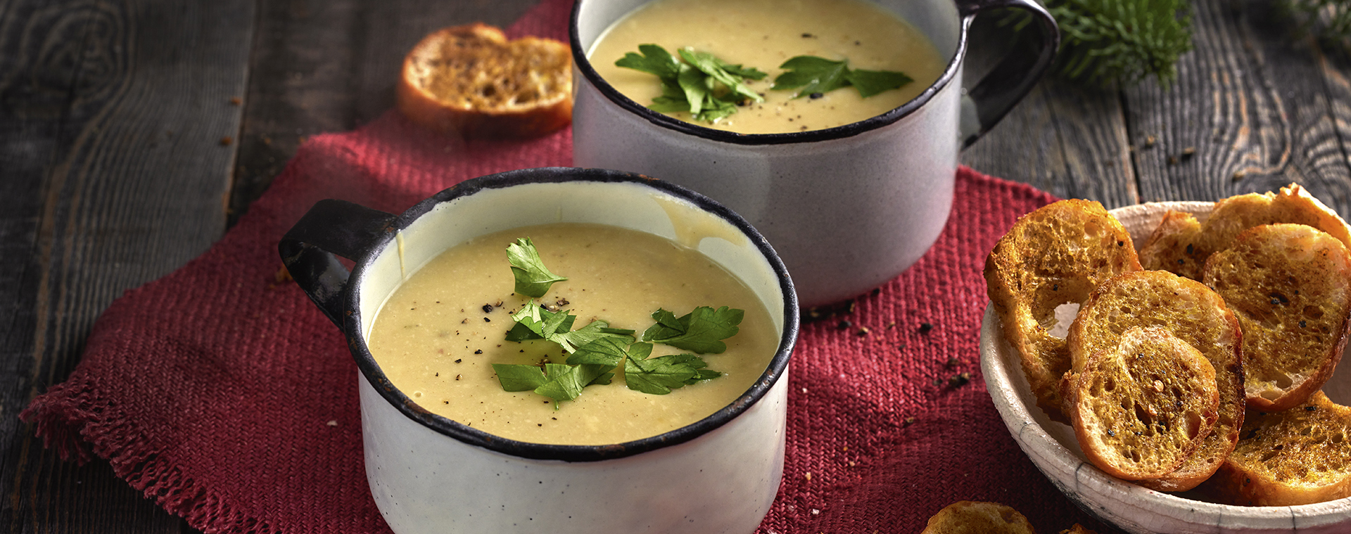 6 23 Maronen Kaese Suppe Mit W%C3%BCrzigen Brotchips 1920x760px