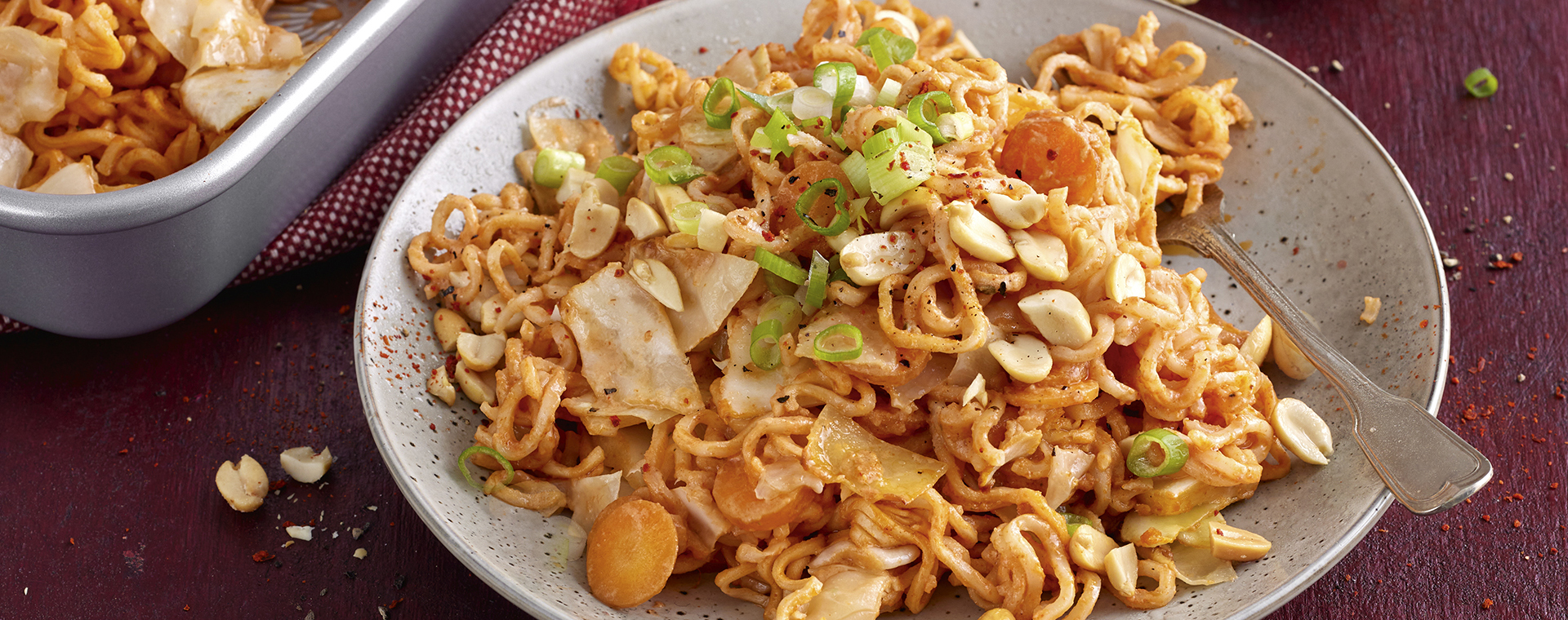 6 23 Weisskohl Curry Auflauf Mit Mie Nudeln 1920x760px