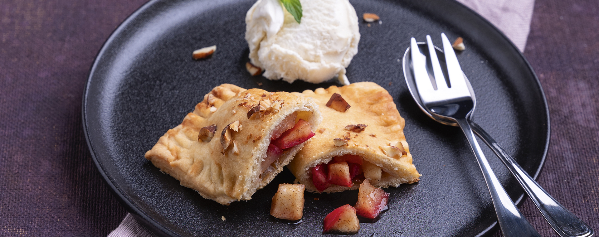 1 24 Apfeltaschen Mit Quarkteig 1920x760px