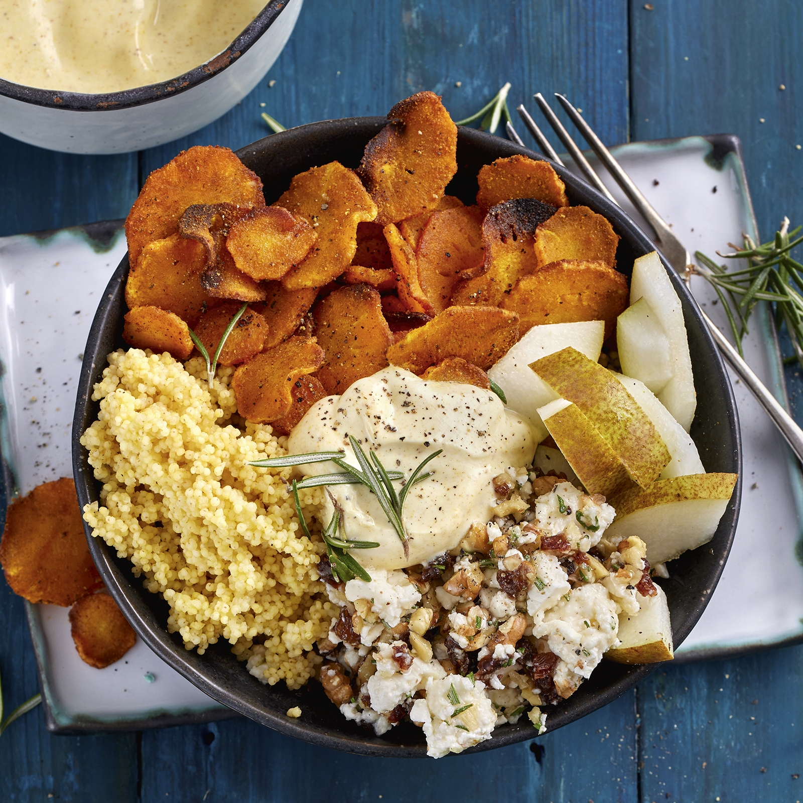 1 24 Hirse Bowl Mit Pastinaken Und Gewuerzjoghurt 1600x1600px