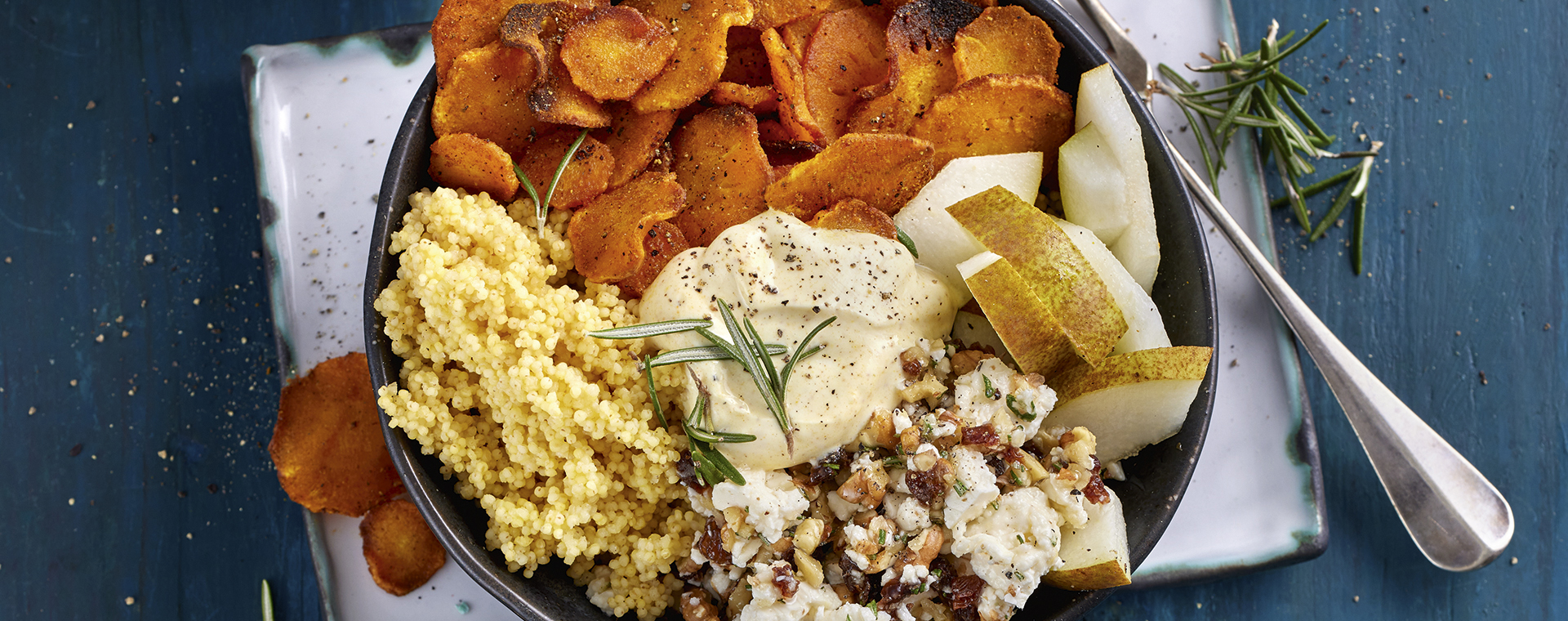 1 24 Hirse Bowl Mit Pastinaken Und Gewuerzjoghurt 1920x760px