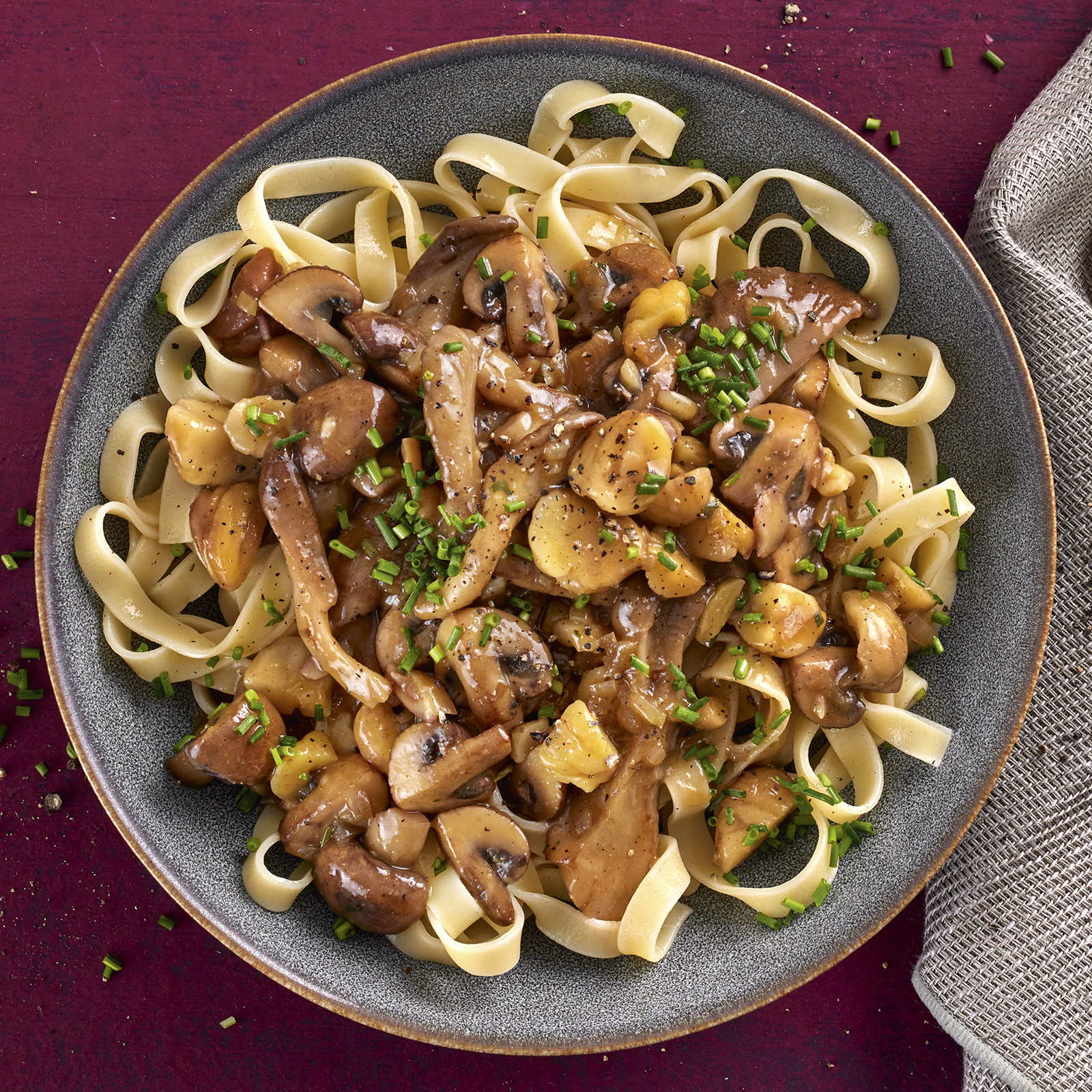 1 24 Maronen Pilz Geschnetzeltes Mit Fettuccine 1600x1600px