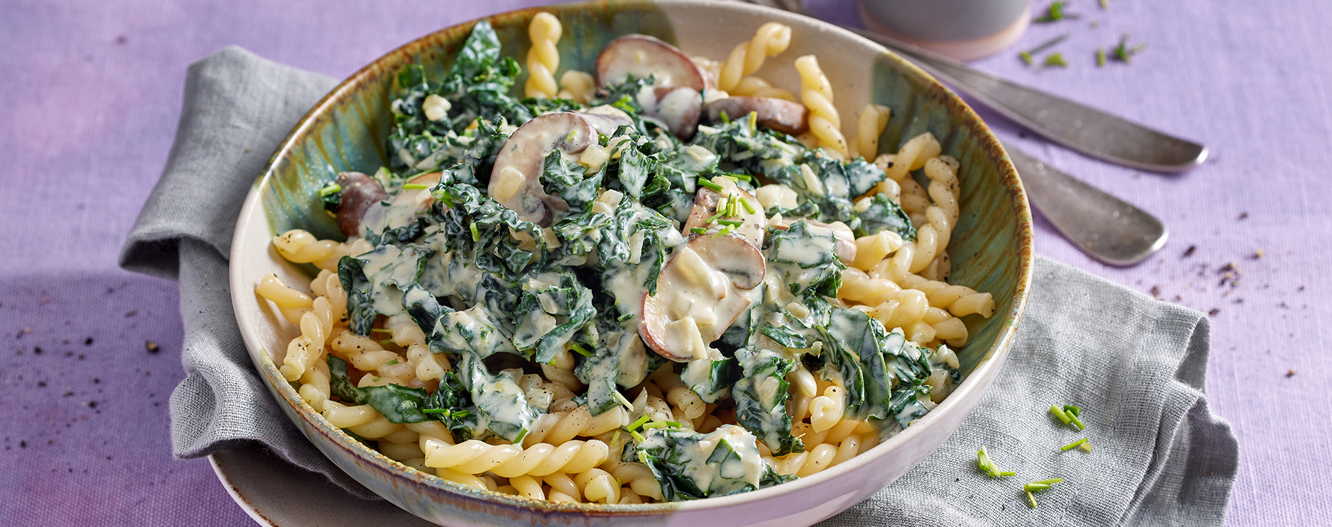 1 24 Schwarzkohl Pilz Pasta 1920x760px