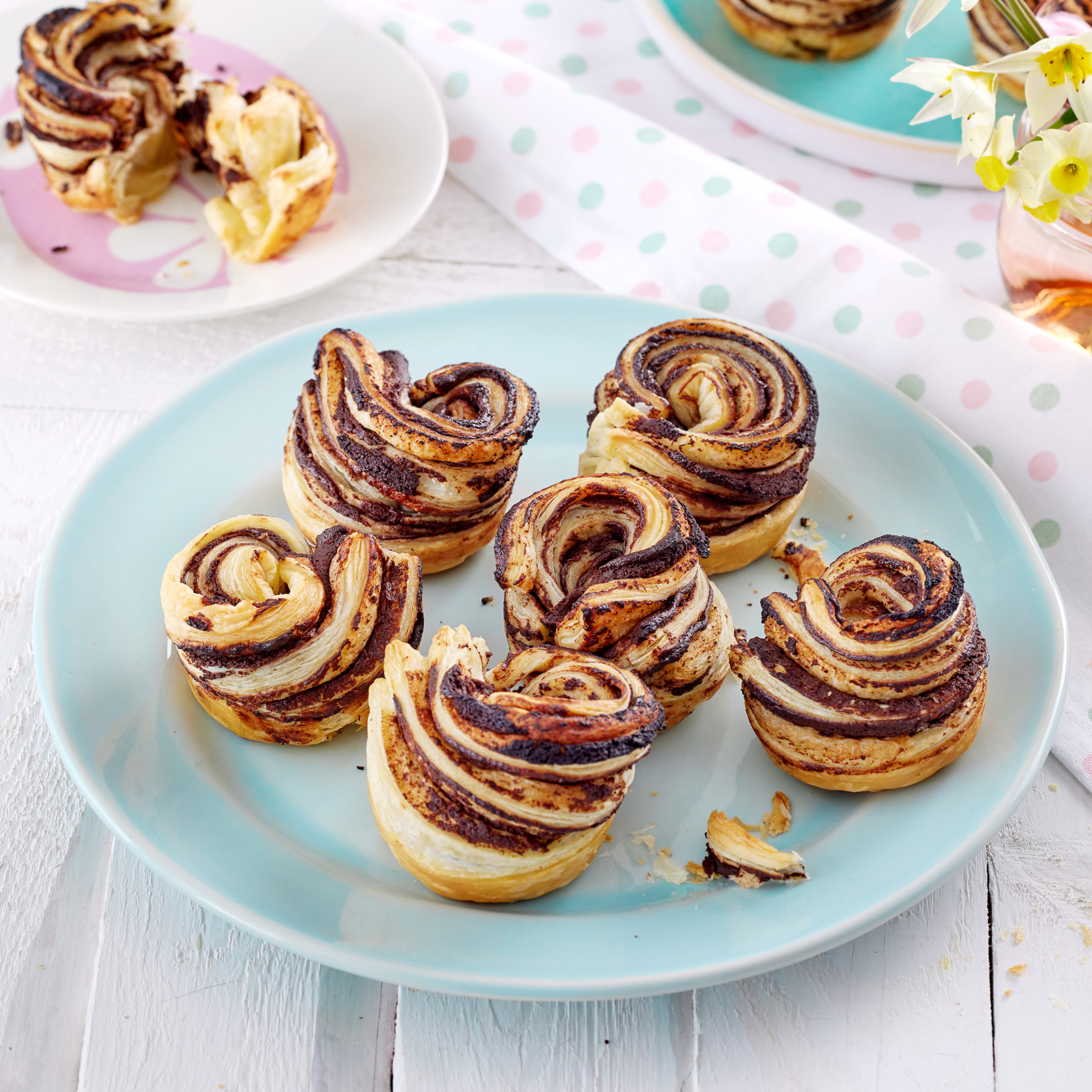 2 24 Blaetterteig Cruffins Mit Nuss Nougat Creme 1600x1600px