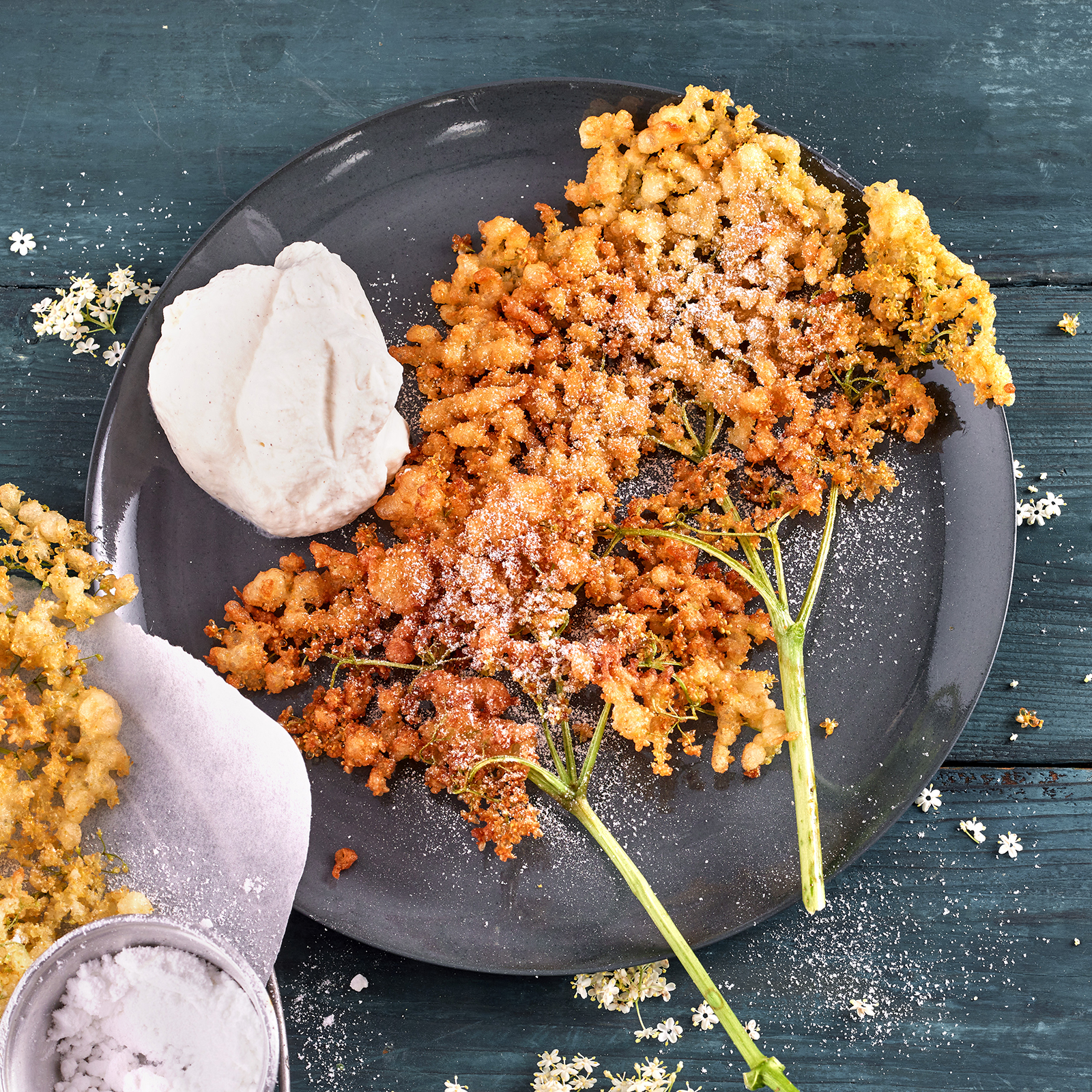 3 24 Holunderbluetenkuechlein Mit Zitronensahne 1600x1600px