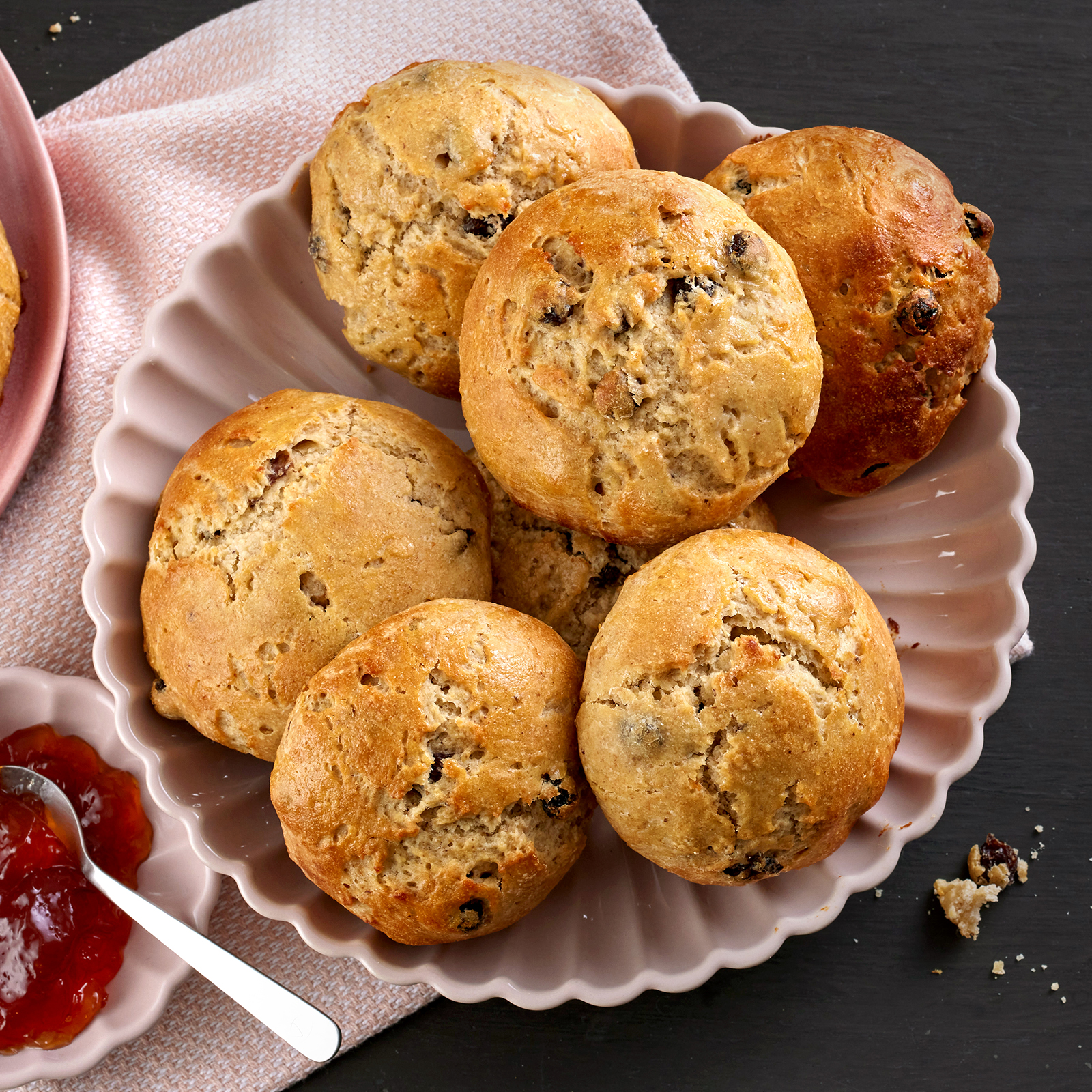 3 24 Rosinenbroetchen 1600x1600px