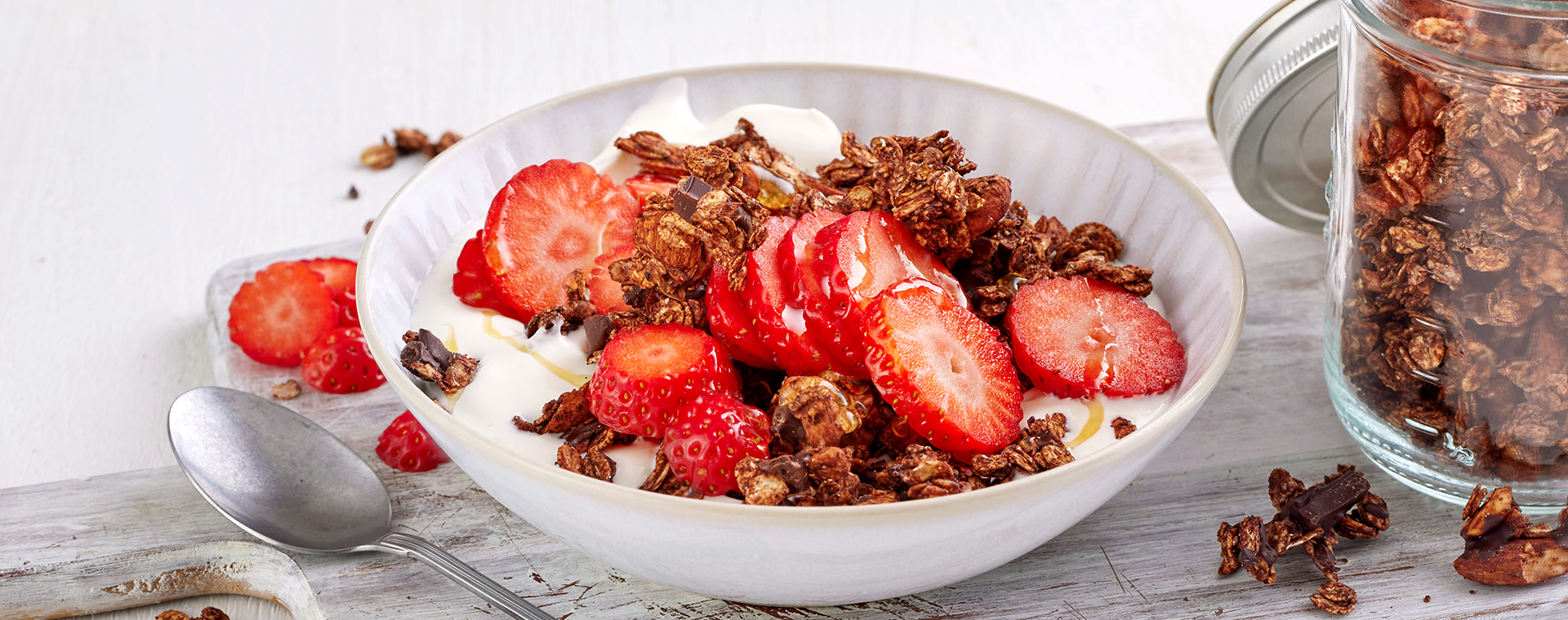 3 24 Schoko Mandel Granola 1920x760px