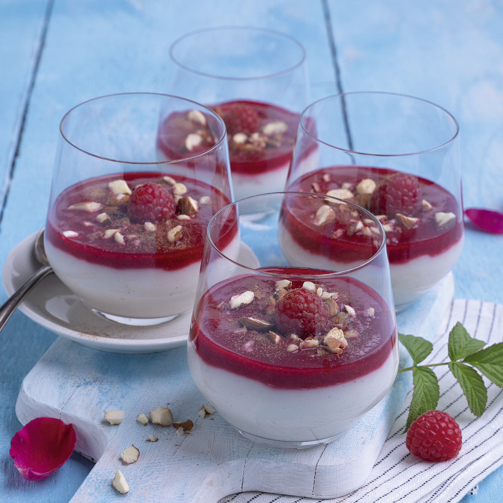 4 24 Reismehlpudding Mit Rosenwasser Und Himbeerspiegel 1600x1600px