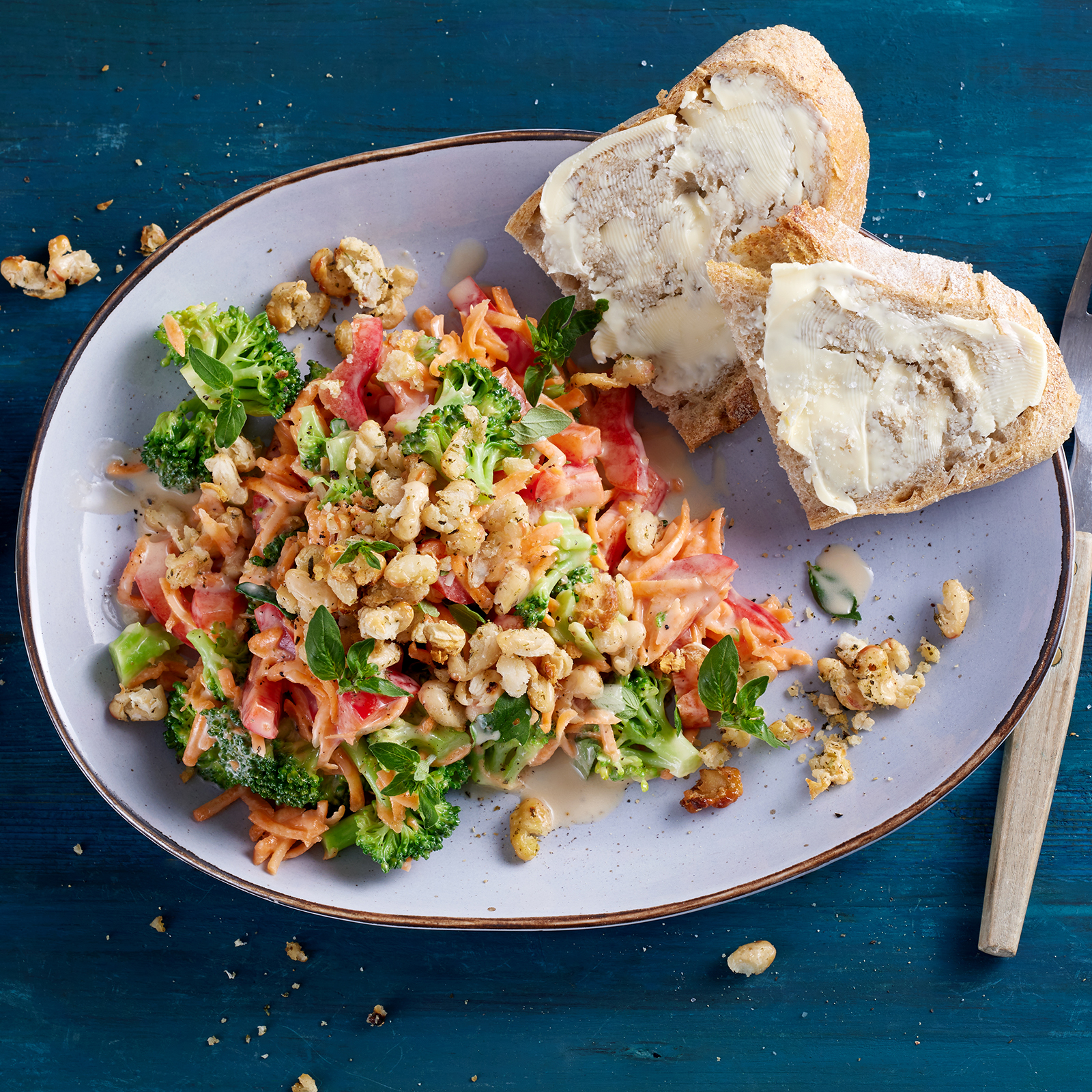 5 24 Brokkolisalat Mit Weisse Bohnen Crunch 1600x1600px