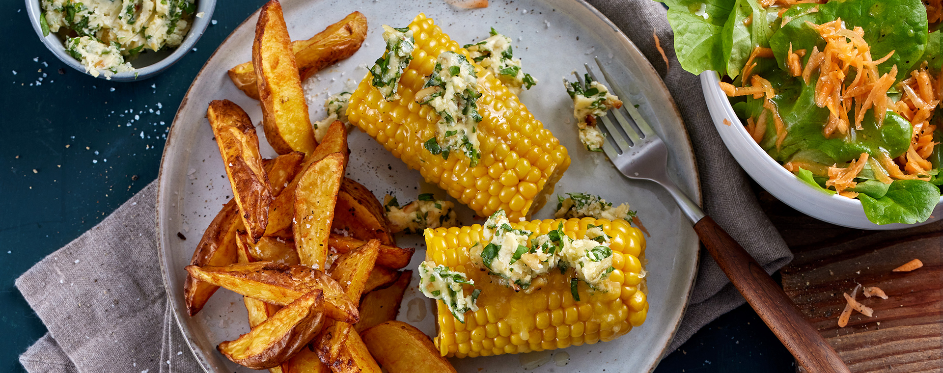 5 24 Maiskolben Mit Pestobutter Kartoffelwedges 1920x760px