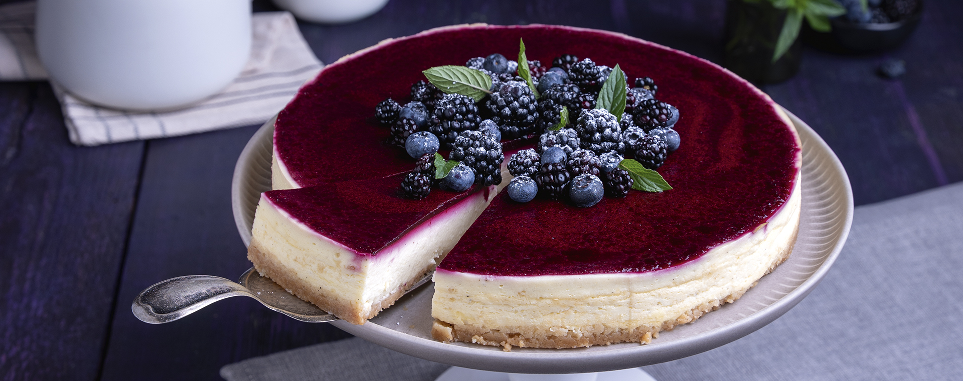 5 24 New York Cheesecake Mit Brombeerspiegel 1920x760px