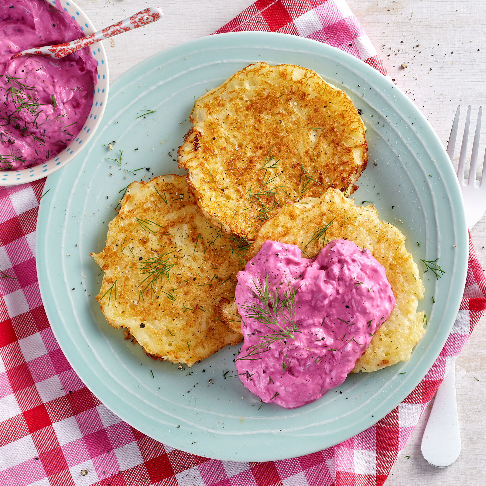 6 24 Allgaeuer Reiberdatschi Mit Rote Bete Dillquark 1600x1600px