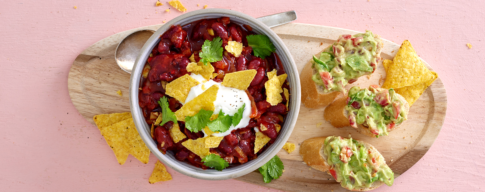 6 24 Chili Mit Tortilla Chips 1920x760px