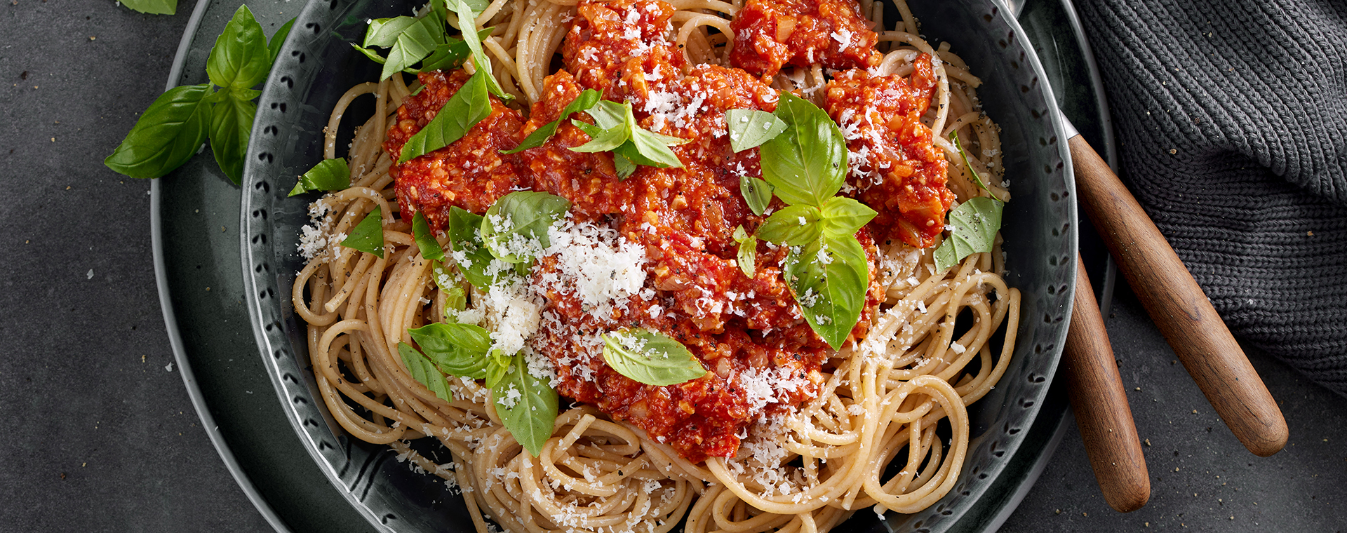 6 24 Linguine Mit Mandelbolognese 1920x760px