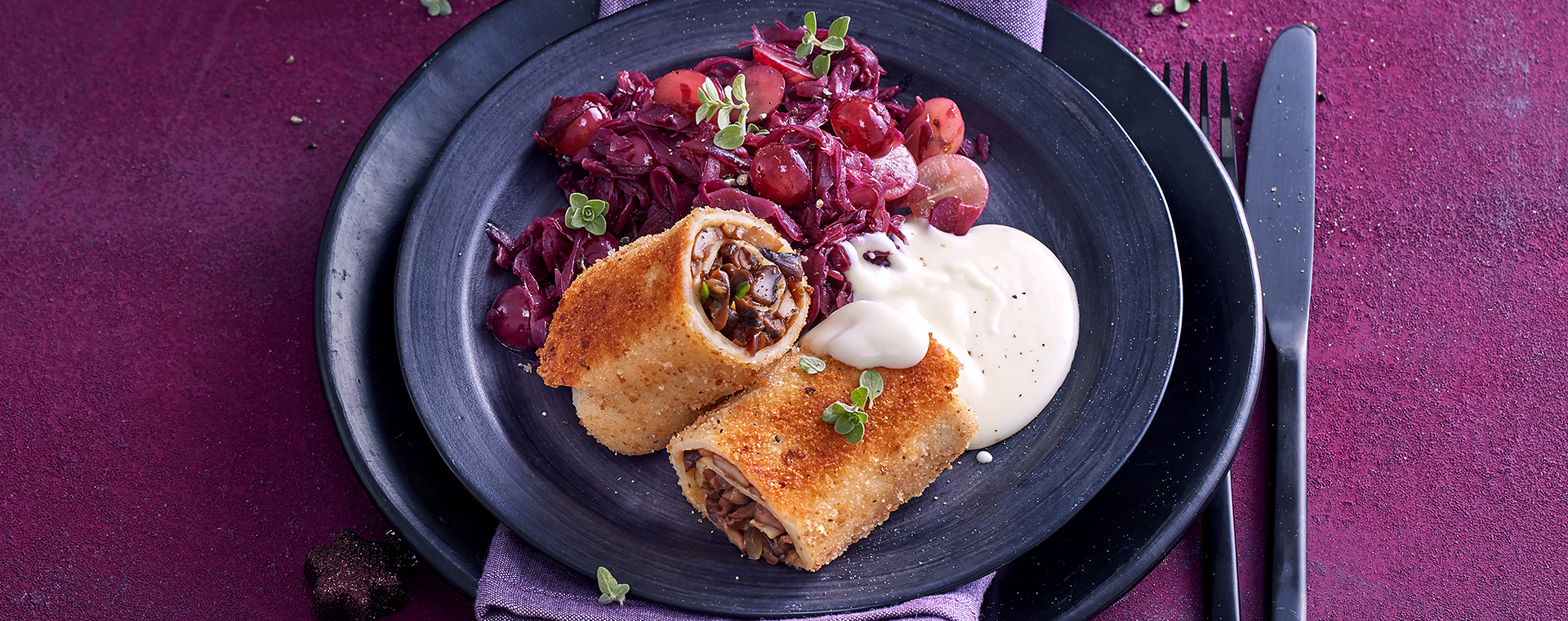 6 24 Panierte Pfannkuchenrollen Mit Traubenrotkohl 1920x760px