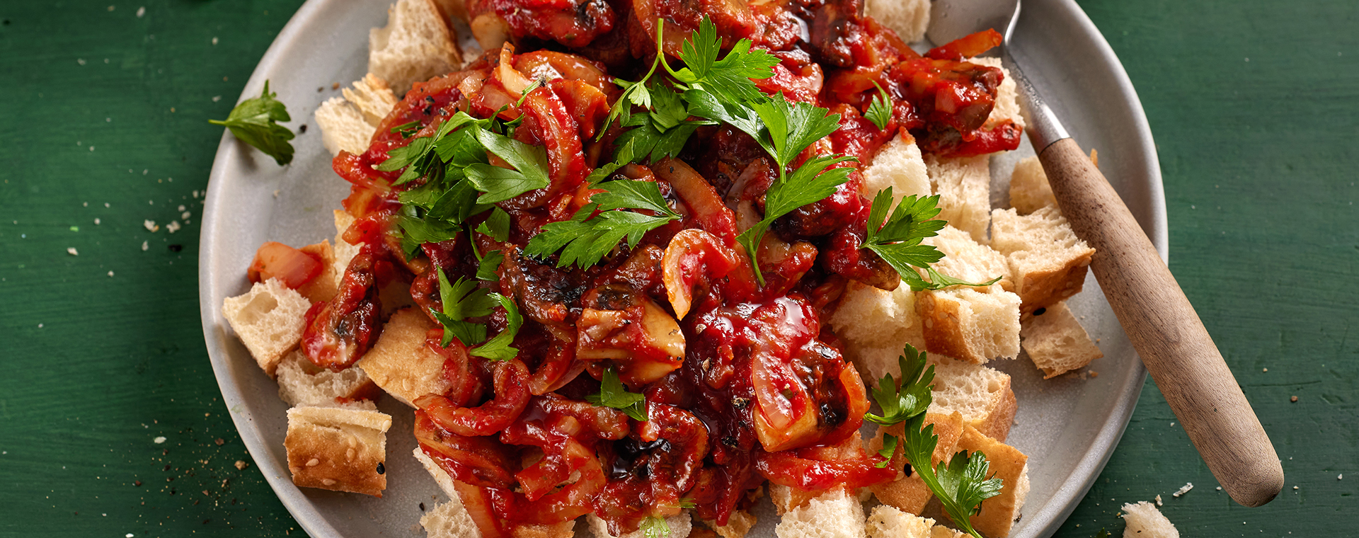 6 24 Pilzpfanne Mit Fladenbrot Und Minzjoghurt 1920x760px