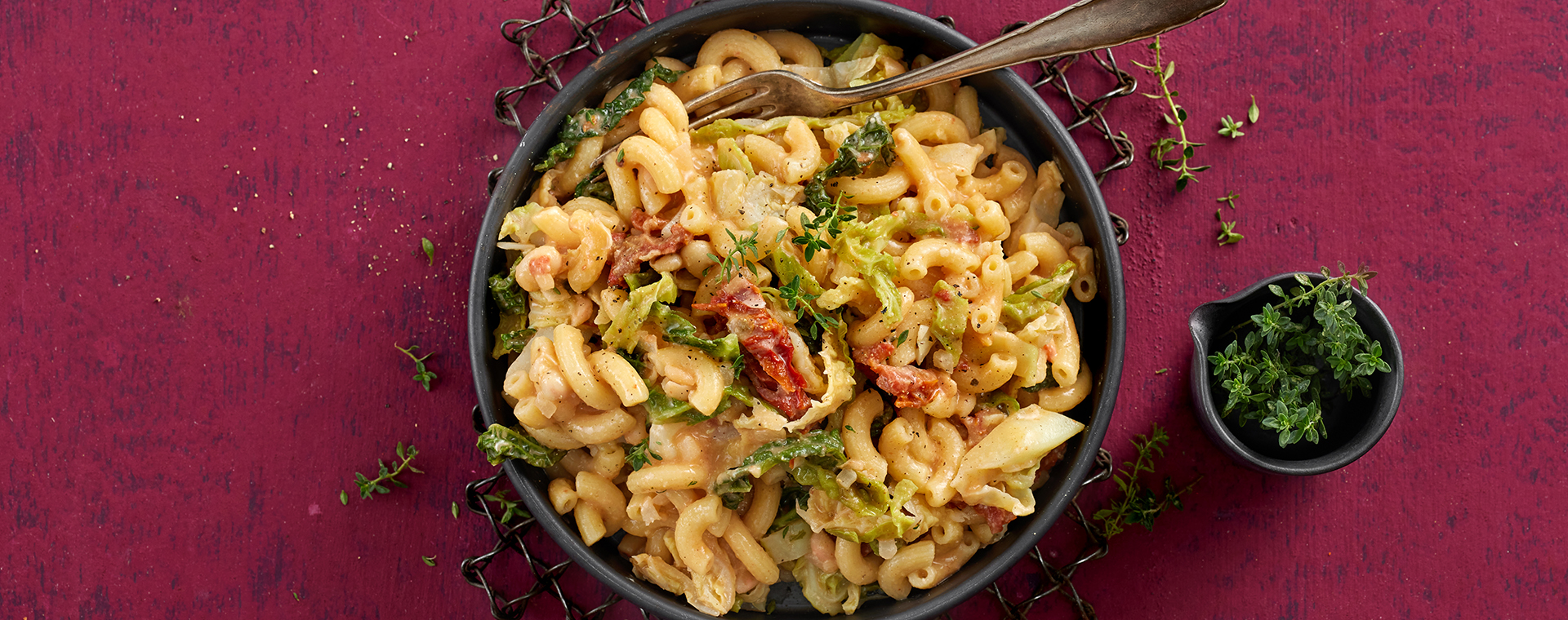 1 25 One Pot Pasta Mit Wirsing Und Weissen Bohnen 1920x760px