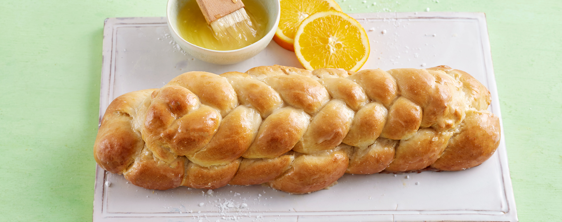 Doppelter Hefezopf mit Orangennote.