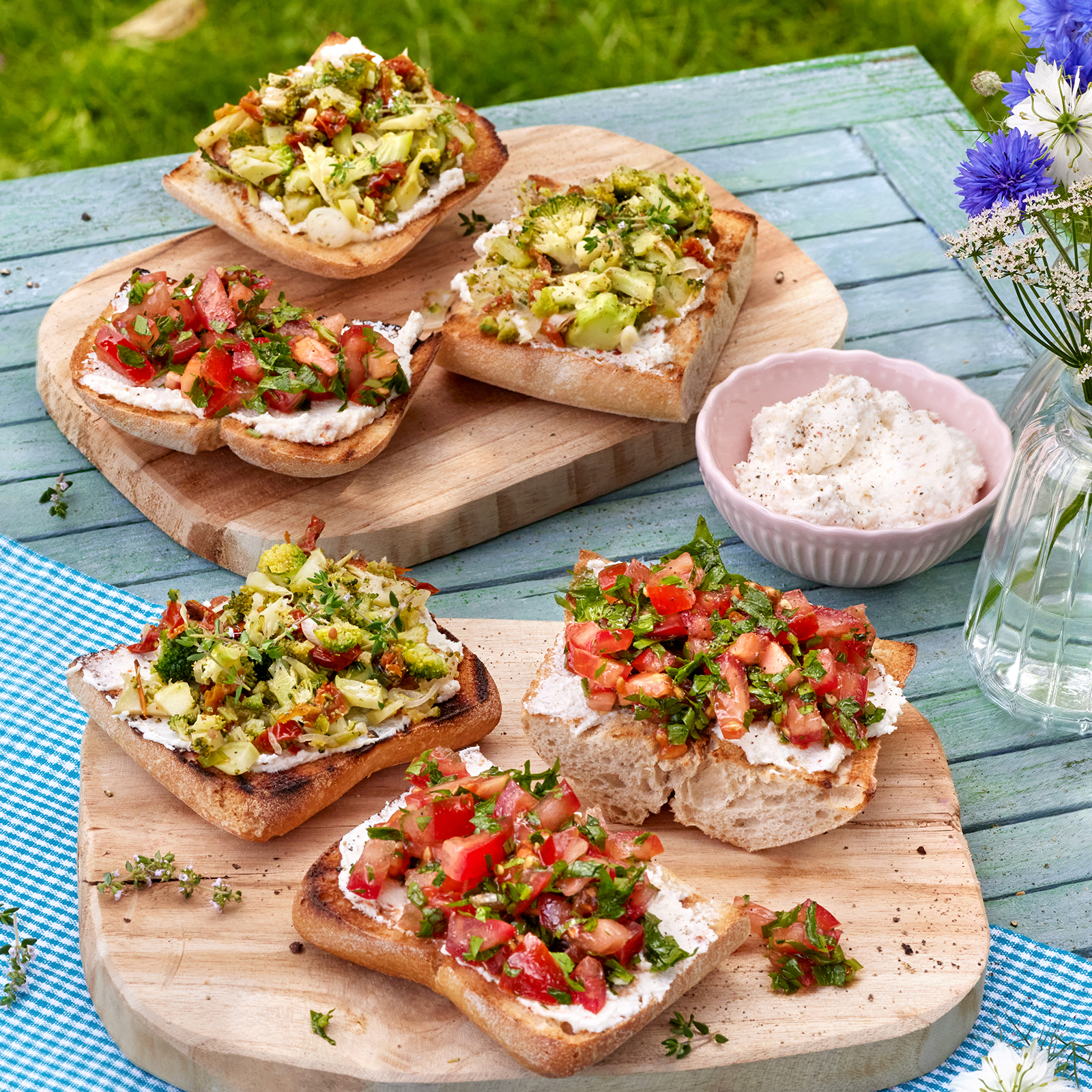 3 25 Bruschetta Mit Tomate Und Mit Brokkoli 1600x1600px