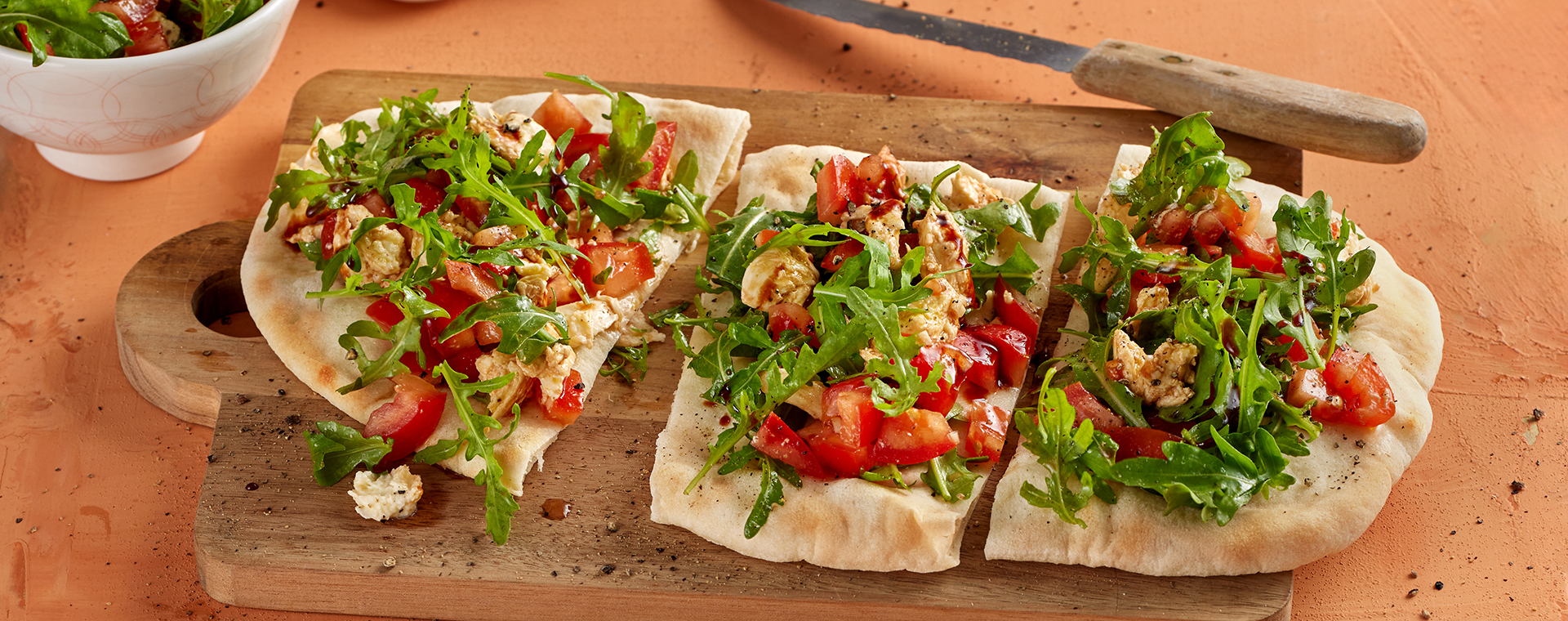 3 25 Knusprige Fladen Mit Tomaten 1920x760px