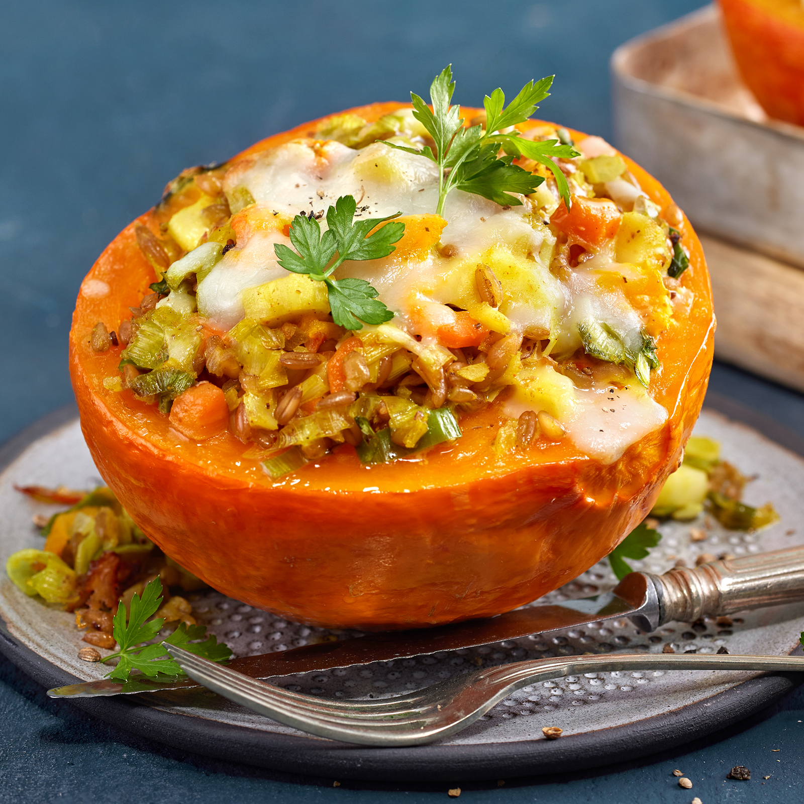 5 25 Gratinierter Hokkaido Mit Gruenkern Gemuese Fuellung 1600x1600px