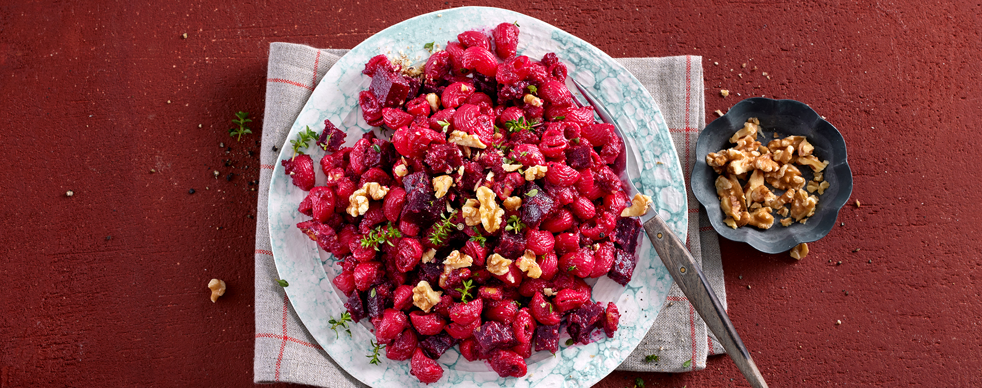 5 25 Nudeln Mit Rote Bete Walnuss Sosse 1920x760px