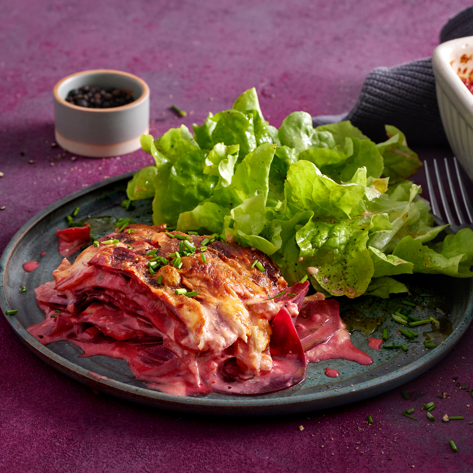 5 25 Rote Bete Fenchel Gratin Mit Gruenem Salat 1600x1600px