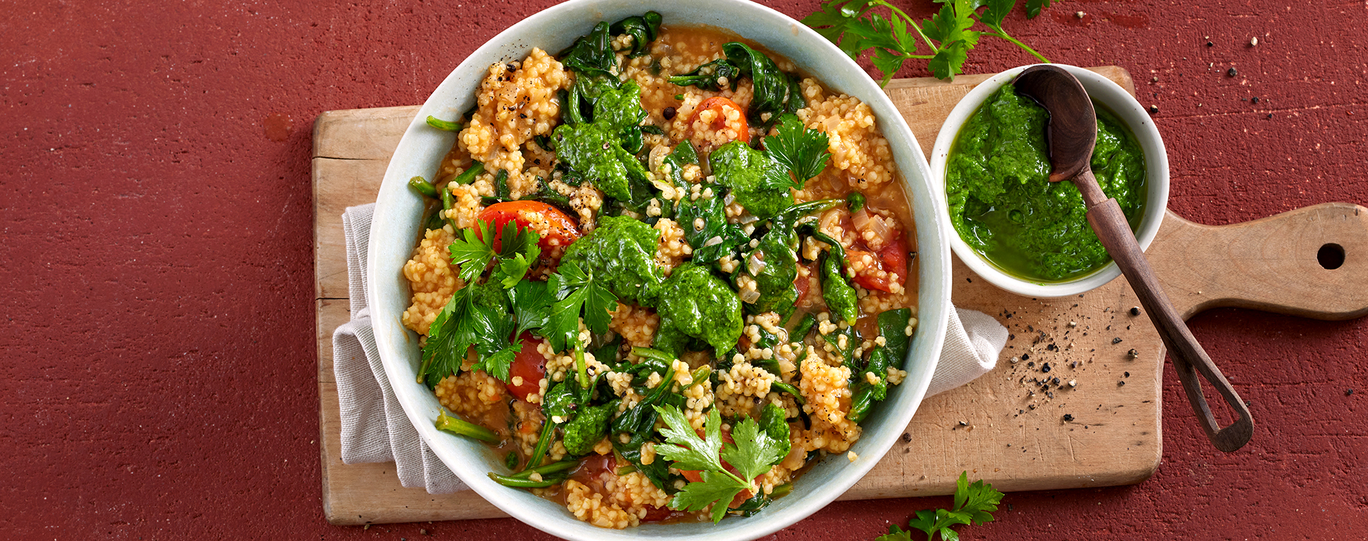 5 25 Spinat Hirse Topf Mit Petersilienpesto 1920x760px