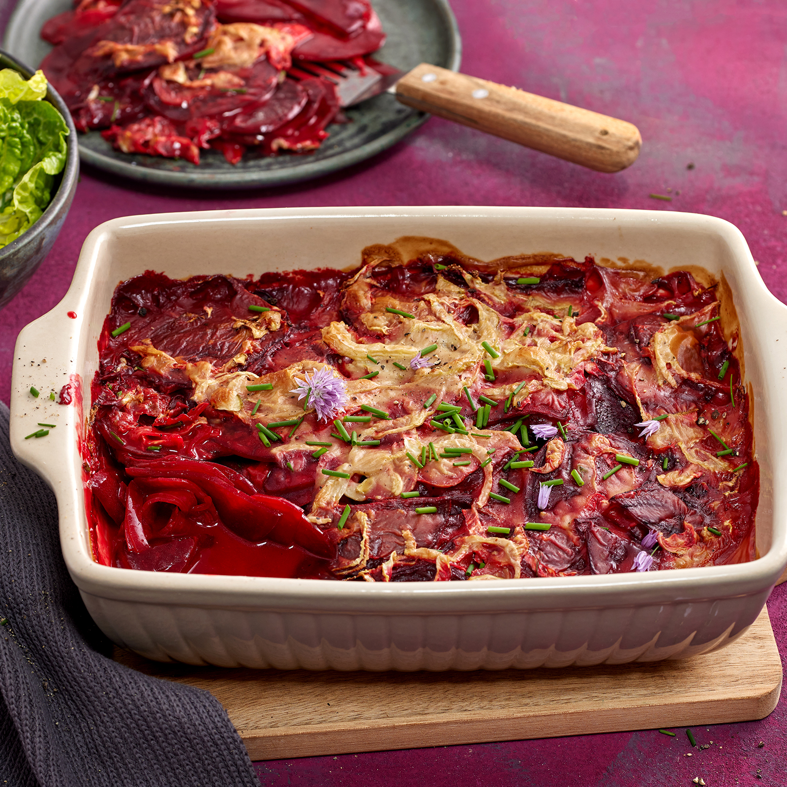 5 25 Veganes Rote Bete Fenchel Gratin Mit Gruenem Salat 1600x1600px