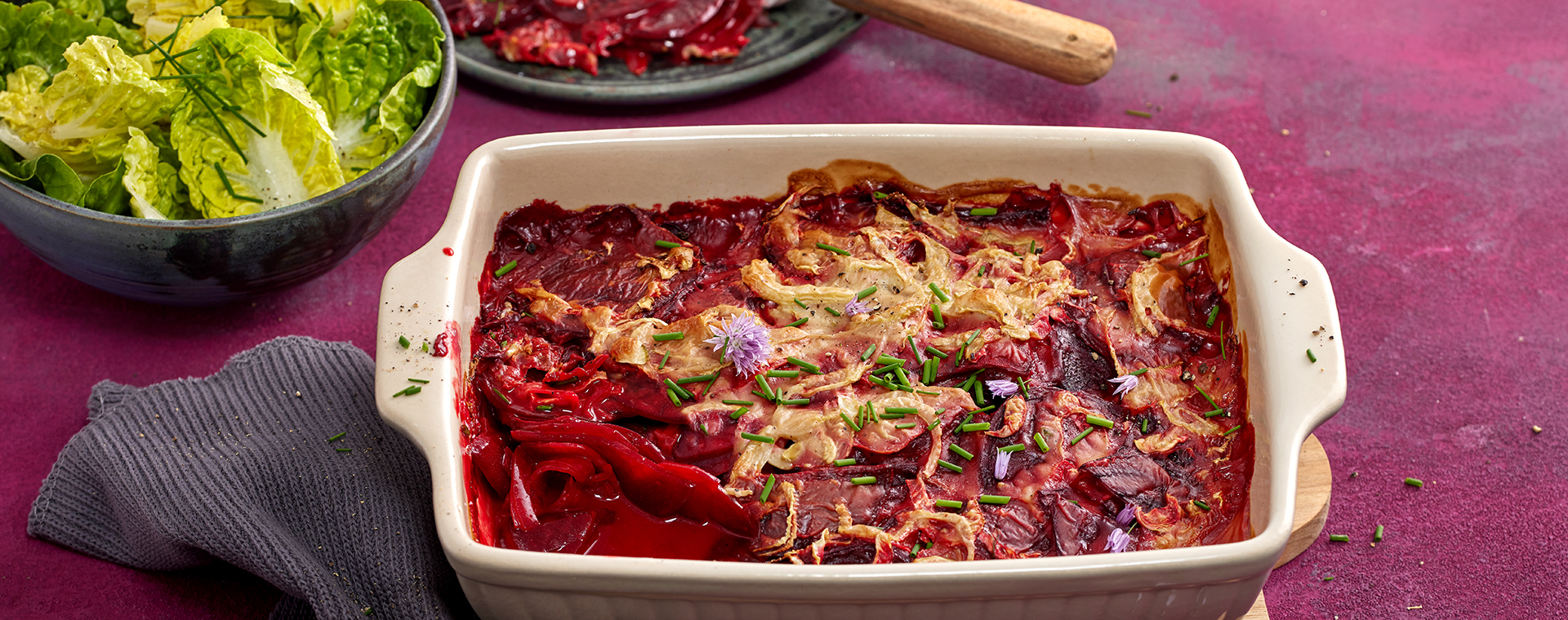5 25 Veganes Rote Bete Fenchel Gratin Mit Gruenem Salat 1920x760px