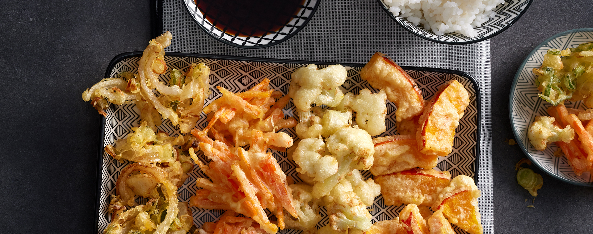 4 25 Gemuese%E2%80%93Tempura Mit Sojadip Und Reis 1920x760px
