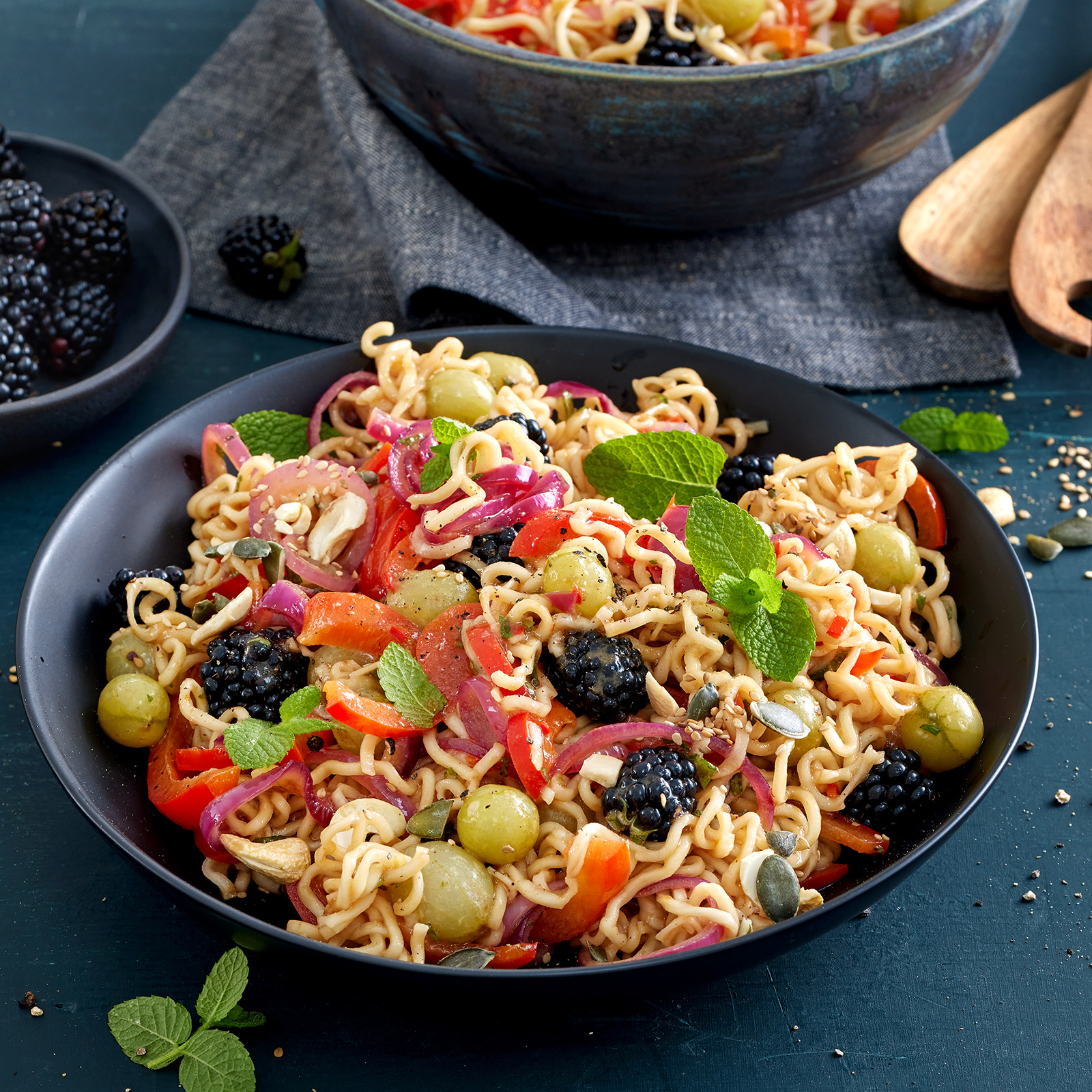 4 25 Nudelsalat Mit Sommerbeeren 1600x1600px