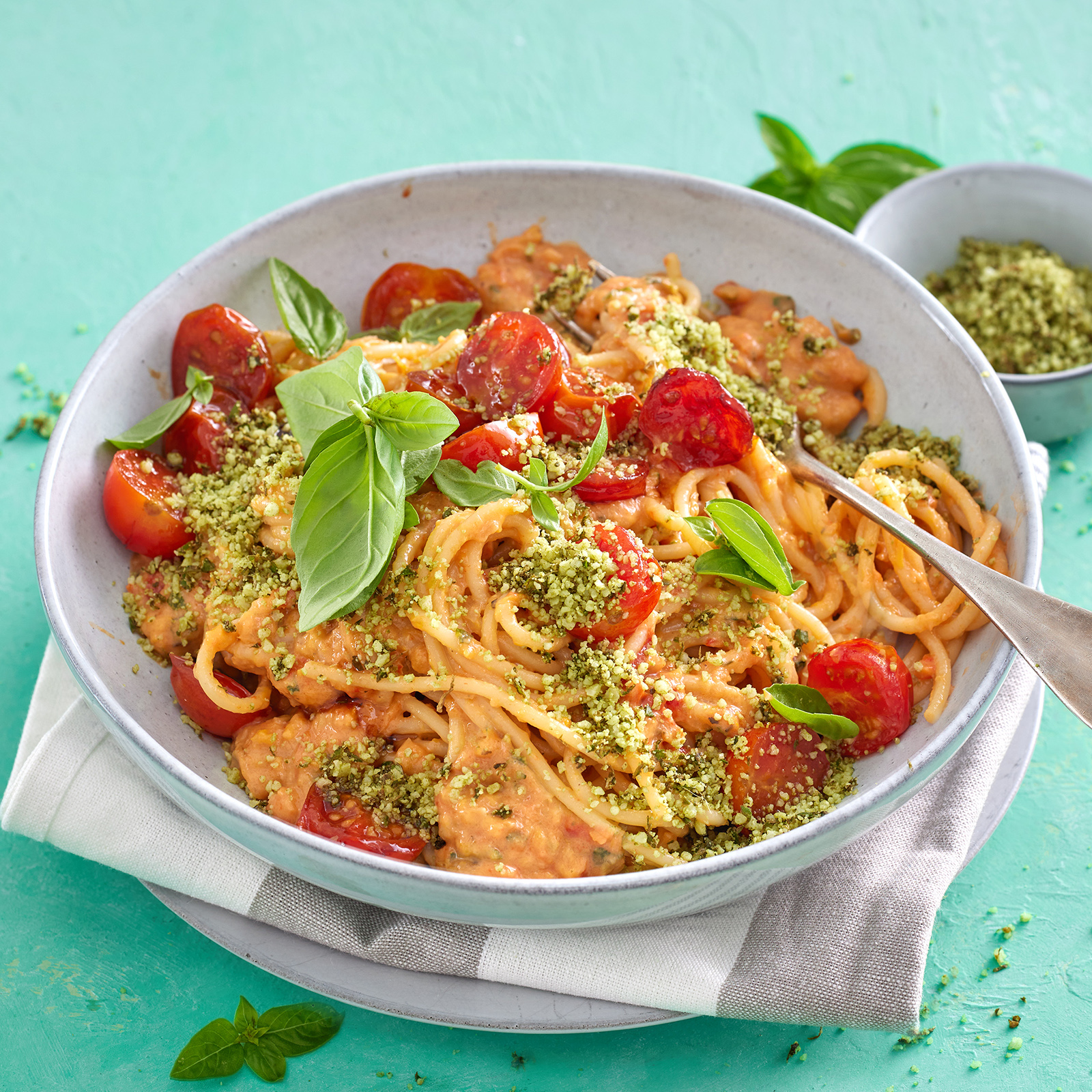 4 25 Spaghetti Mit Ofengemuesesosse Und Basilikumkaese 1600x1600px