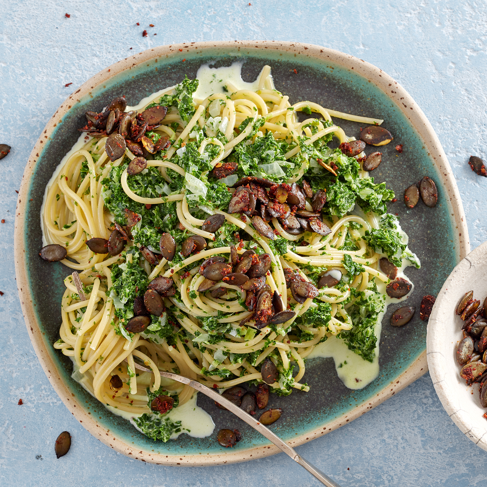 6 25 Gruenkohlpasta Mit Chili Kuerbiskernen 1600x1600px
