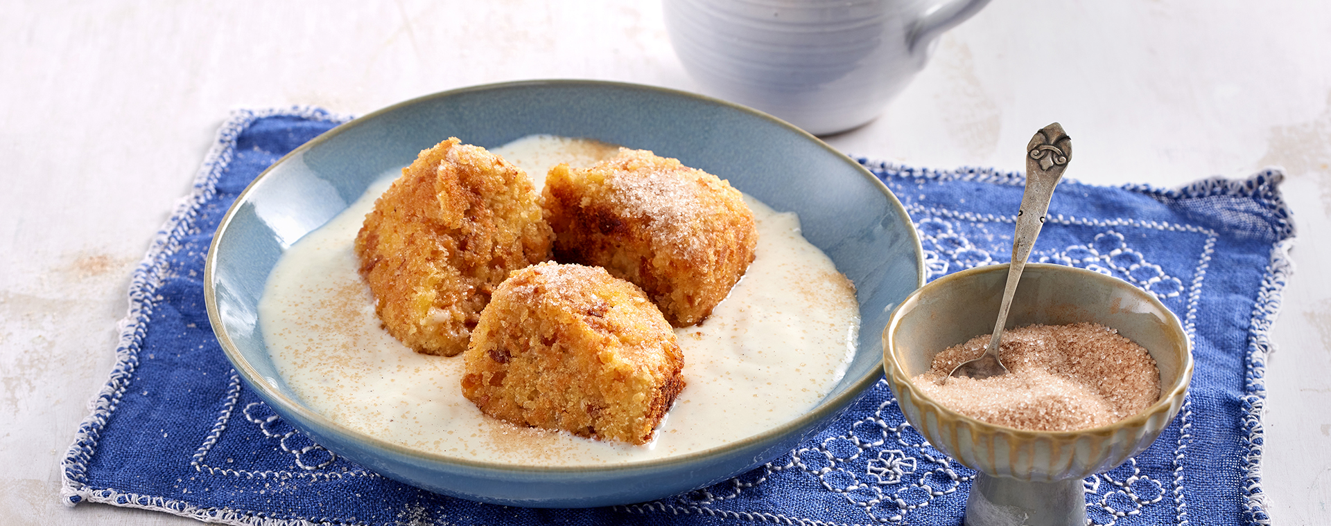 6 25 Kartaeuserkloesse Mit Vanillesosse 1920x760px