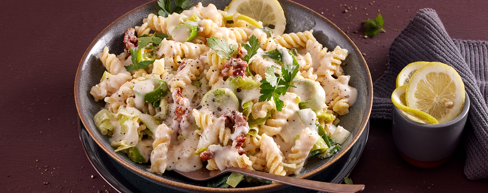 1 26 Fusilli Mit Cremiger Lauchsosse 1920x760px