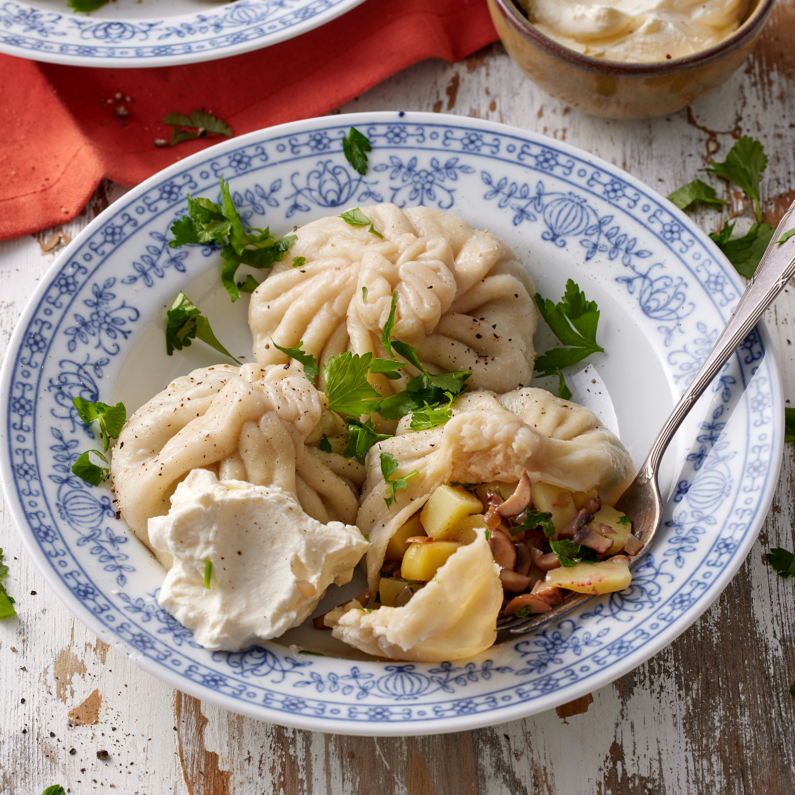 1 26 Khinkali Teigtaschen Mit Kartoffel Pilz Fuellung 1600x1600px