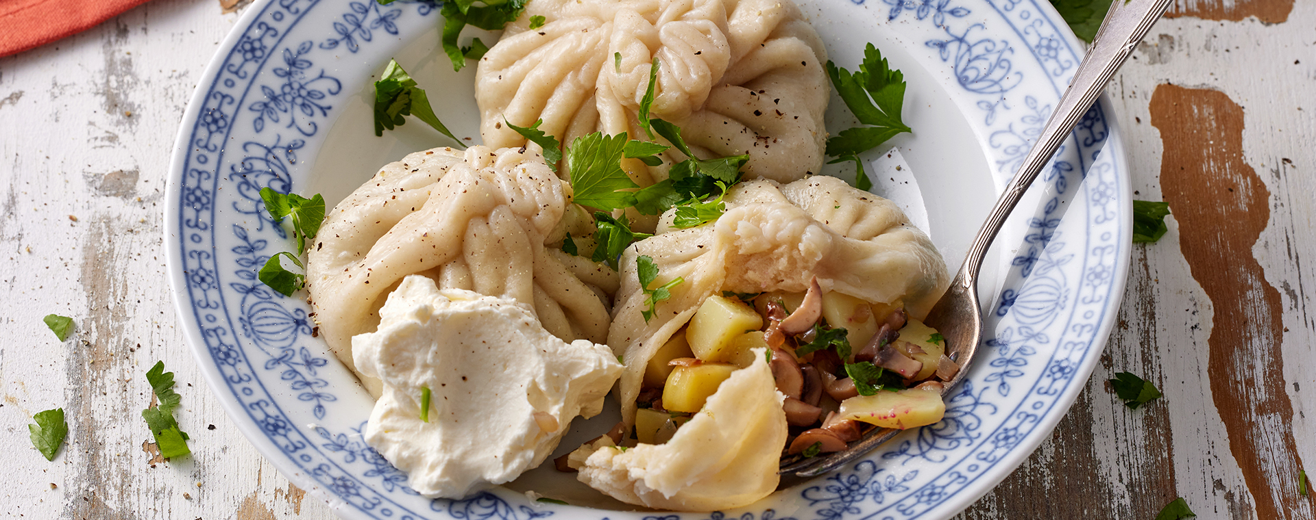 1 26 Khinkali Teigtaschen Mit Kartoffel Pilz Fuellung 1920x760px