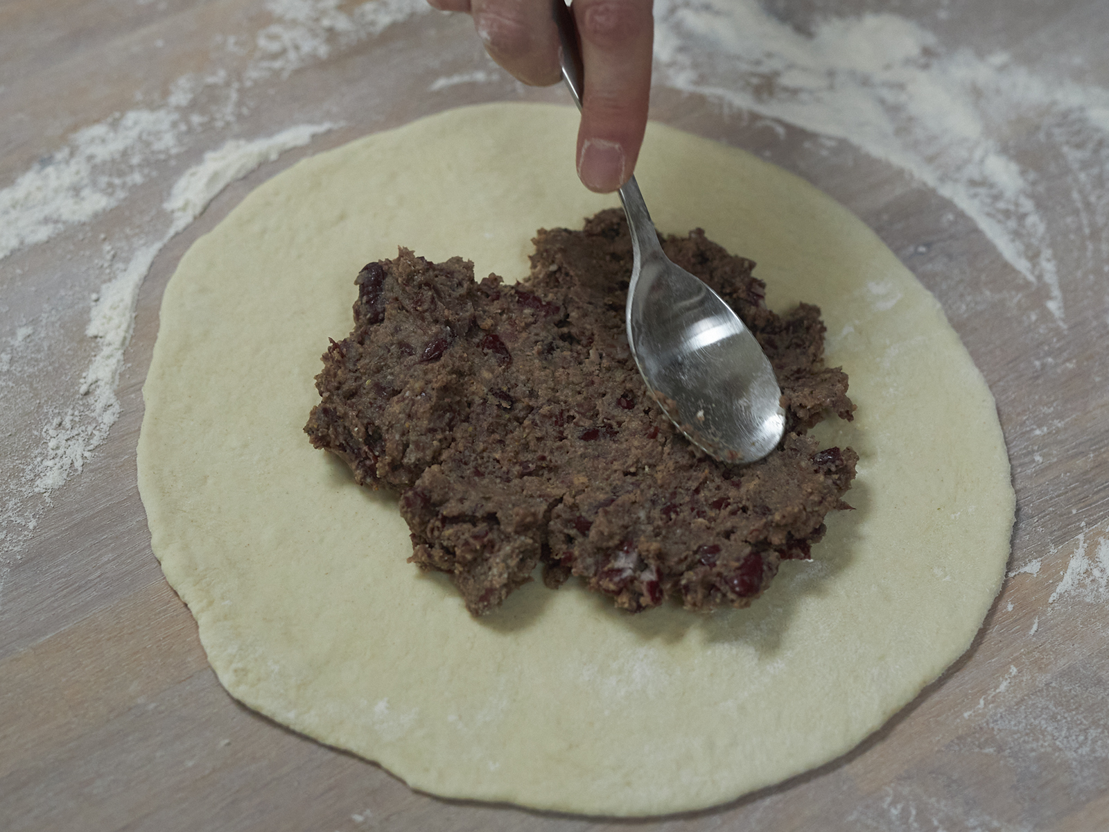 1 26 Lobiani Pfannenbrot Mit Bohnenfuellung 1600x1200px Step 2