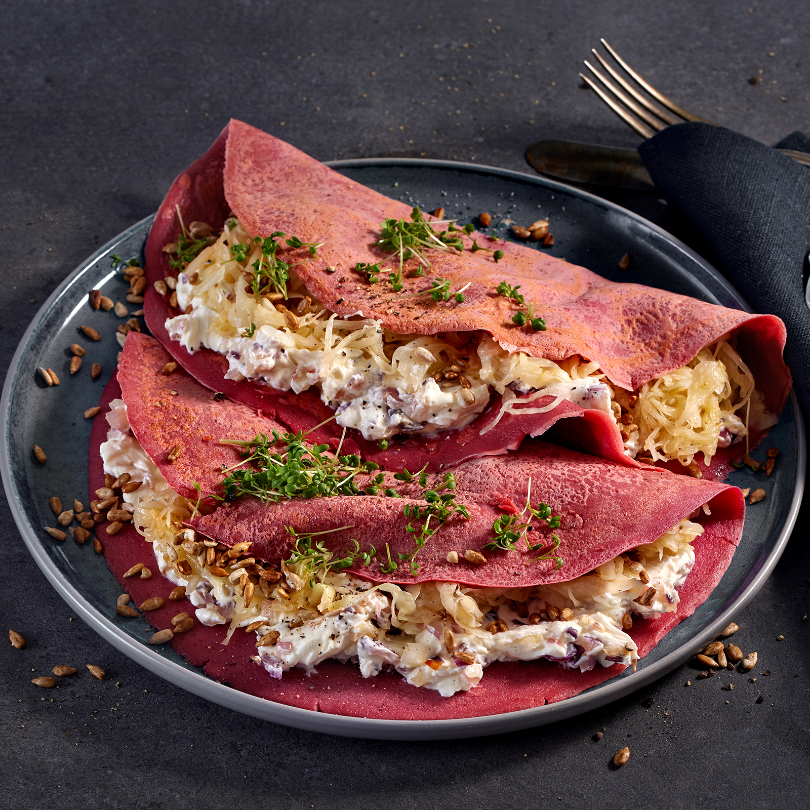 1 26 Rote Bete Pfannkuchen Mit Zwiebelcreme 1600x1600px