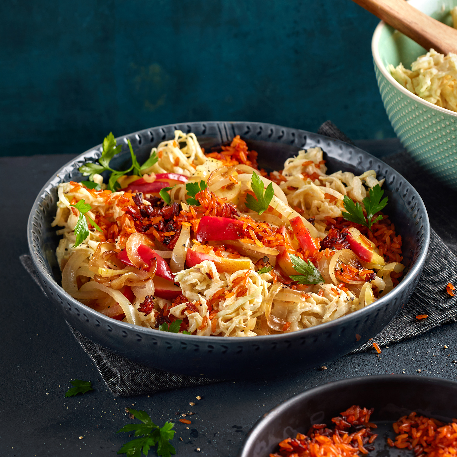 1 26 Spitzkohlsalat Mit Apfel Zwiebel Topping 1600x1600px