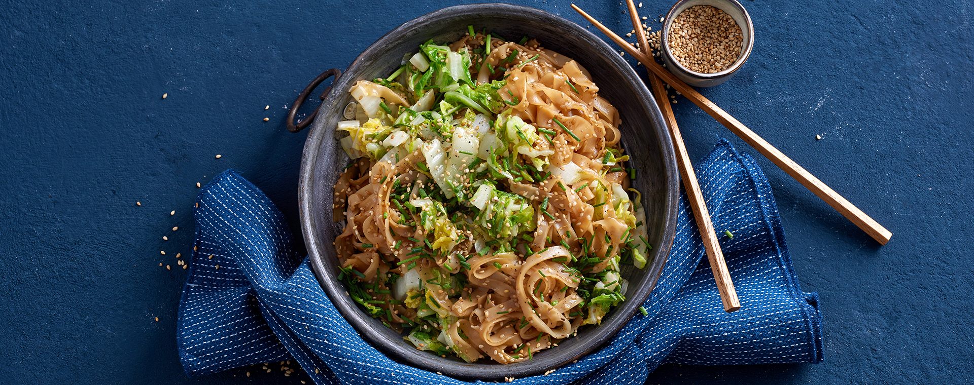 1 26 Wuerzige Sesamnudeln Mit Chinakohl 1920x760px