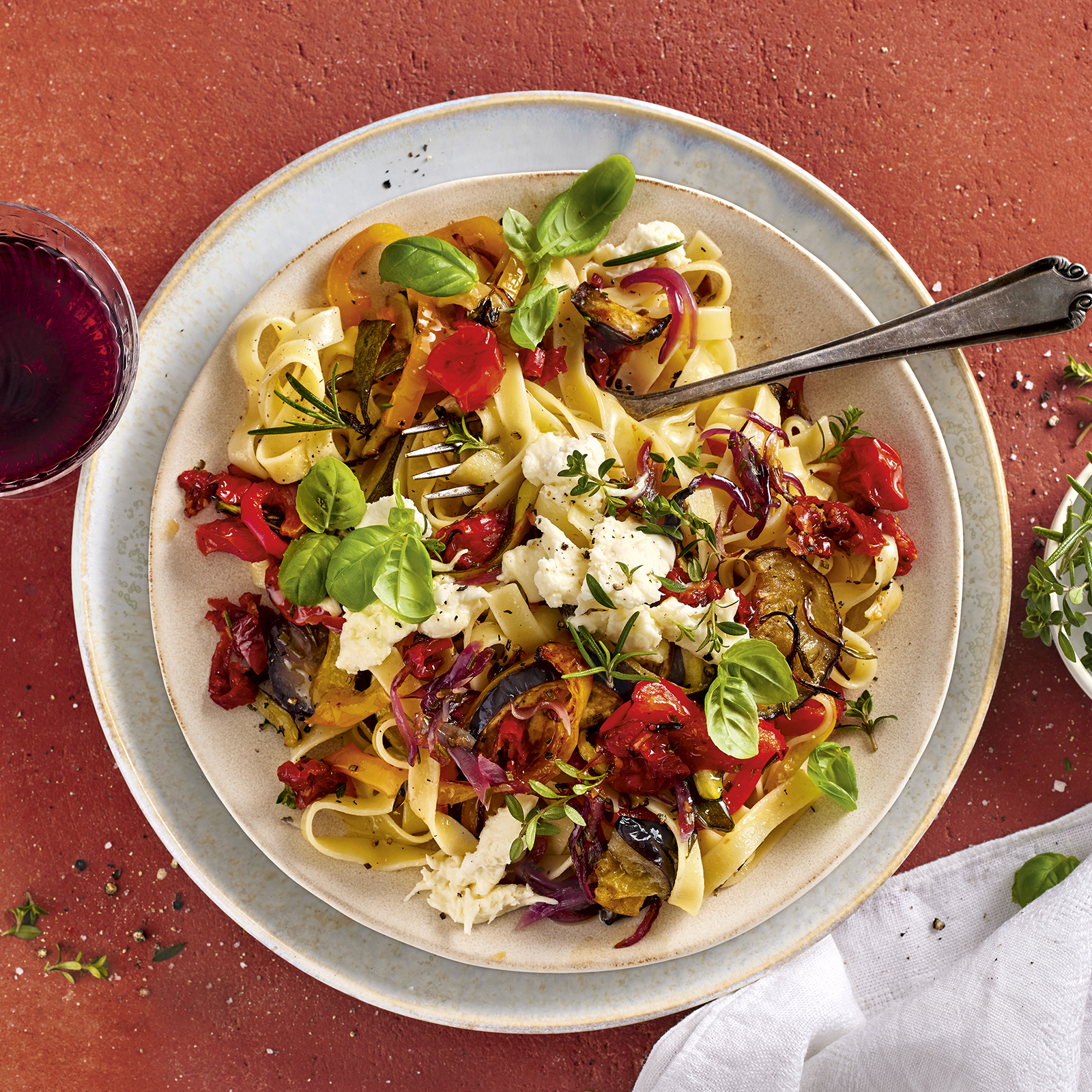 SH Italien Tagliatelle Mit Antipasti Ofengemuese 1600x1600px