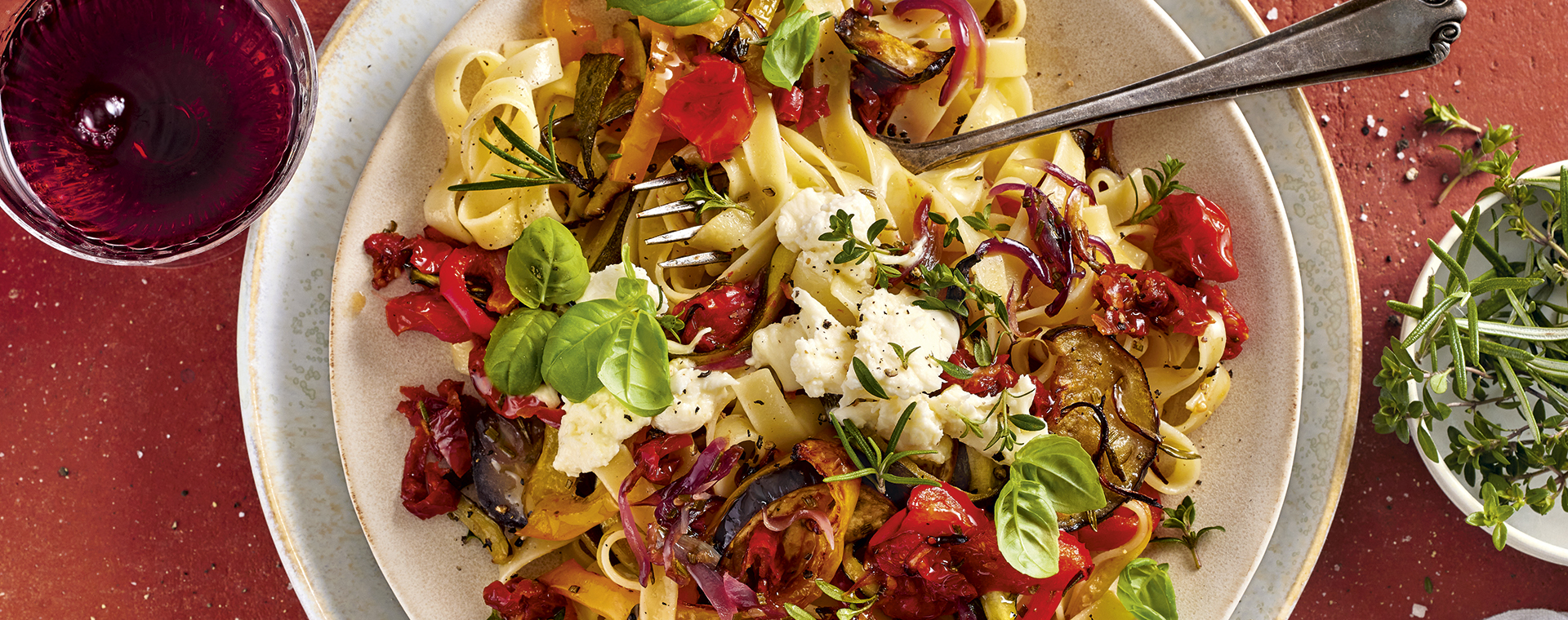 SH Italien Tagliatelle Mit Antipasti Ofengemuese 1920x760px