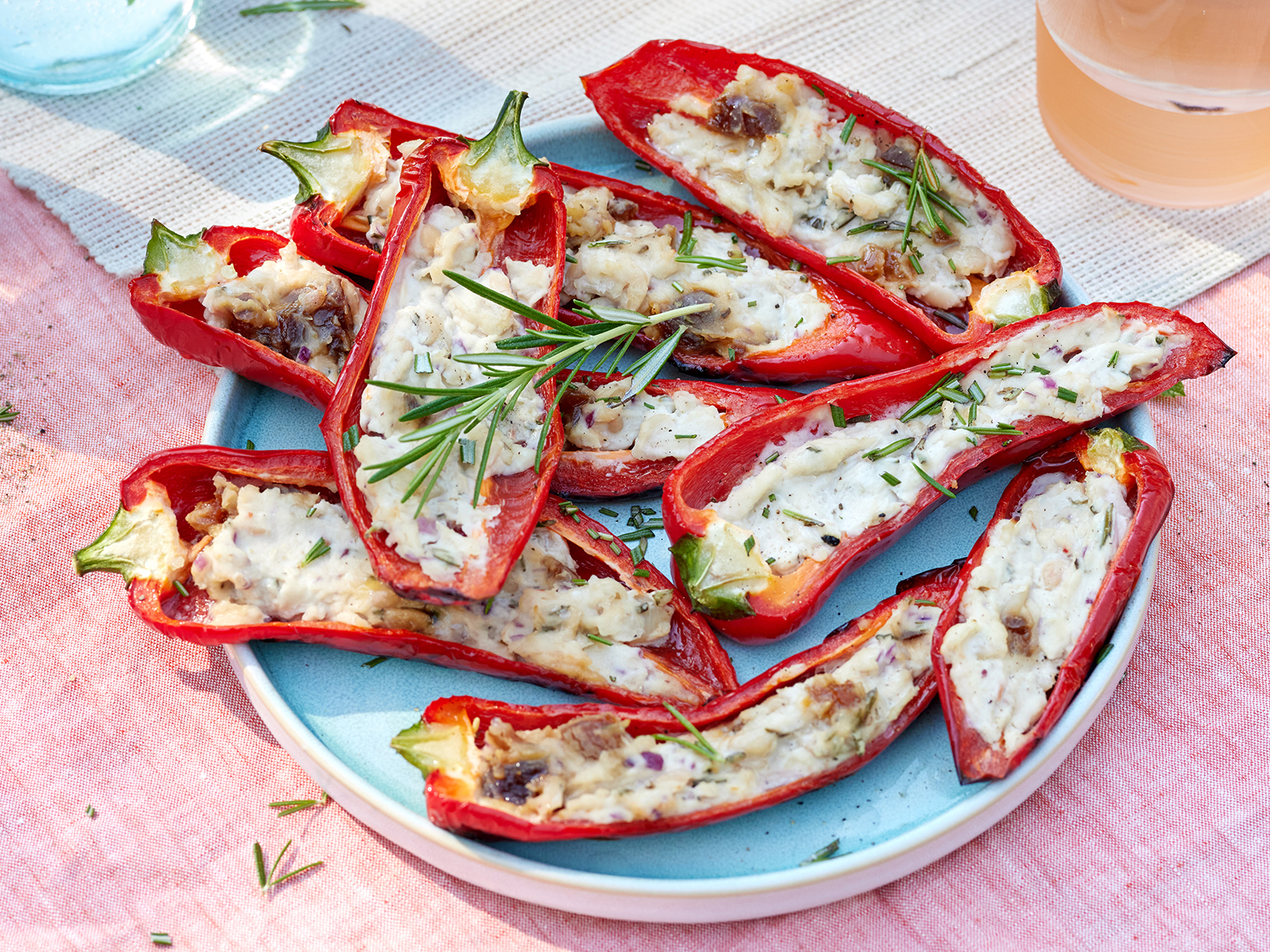 Themen Grillen 3 24 Gefuellte Spitzpaprika 1600x1200px